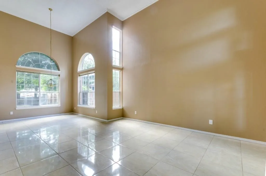 Single Family Residence For Rent in Collin County , 6801 Carrington Drive, Plano, Texas 75023, 3 Bedroom, 3 Bathroom, 2 Garage spaces, 2,218 Sqft, built in 1991, mls#21365120, Real Estate Agent in Plano, Homes For Rent in Collin county, Homes For Rent in Plano, Realtor in Plano Texas, Real Estate Brokerage Independent Realty Texas, Luminita Cordes Realtor