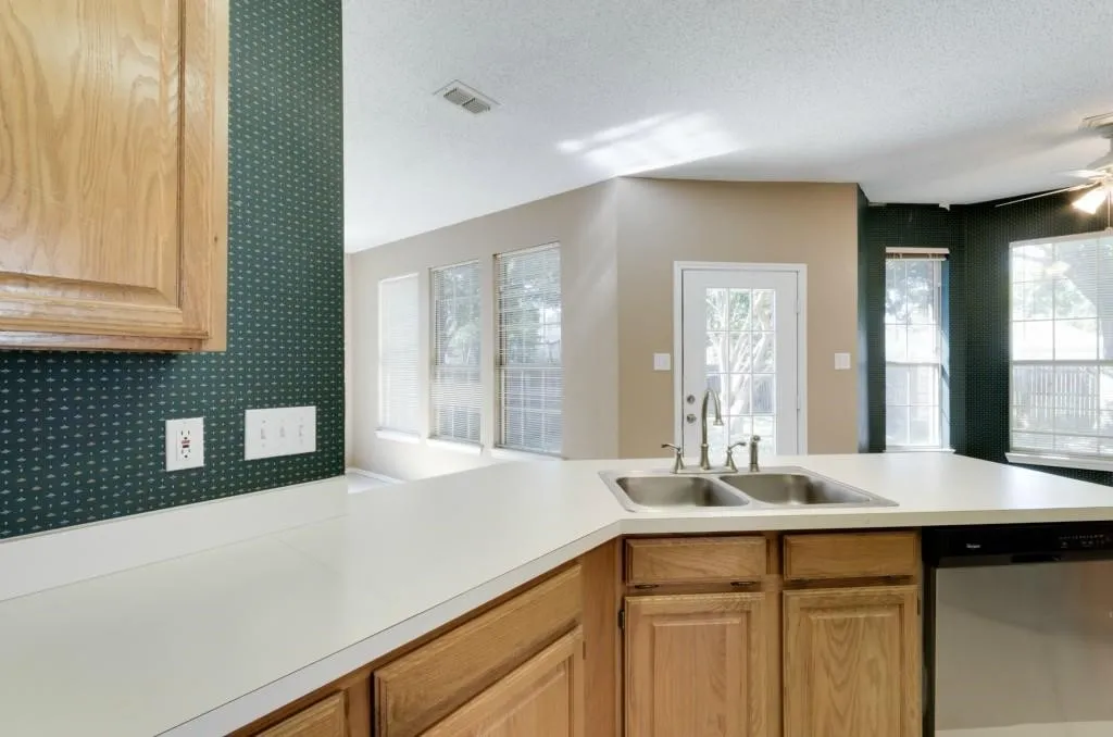 Single Family Residence For Rent in Collin County , 6801 Carrington Drive, Plano, Texas 75023, 3 Bedroom, 3 Bathroom, 2 Garage spaces, 2,218 Sqft, built in 1991, mls#21365120, Real Estate Agent in Plano, Homes For Rent in Collin county, Homes For Rent in Plano, Realtor in Plano Texas, Real Estate Brokerage Independent Realty Texas, Luminita Cordes Realtor