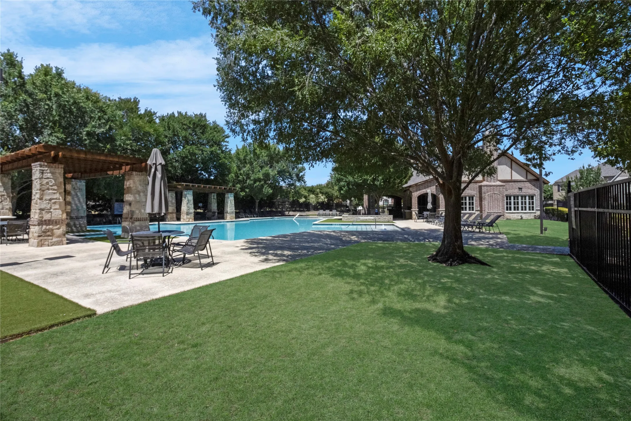 Single Family Residence For Sale in Collin County , 2000 Hopewell Drive, Allen, Texas 75013, 4 Bedroom, 4 Bathroom, 4 Garage spaces, 4,497 Sqft, built in 2017, mls#21363726, Real Estate Agent in Allen, Homes For Sale in Collin county, Homes For Sale in Allen, Realtor in Allen Texas, Real Estate Brokerage Independent Realty Texas, Luminita Cordes Realtor