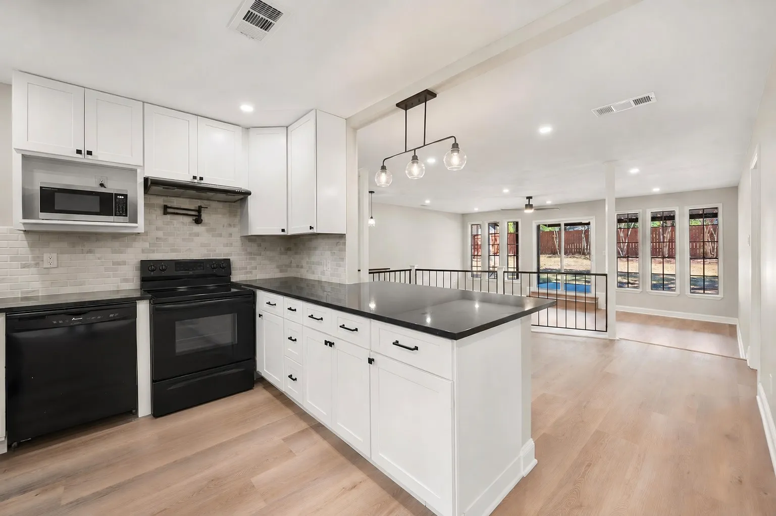 Single Family Residence For Sale in Navarro County , 904 Northwood, Corsicana, Texas 75110, 4 Bedroom, 2 Bathroom, Garage spaces, 2,265 Sqft, built in 1971, mls#21363445, Real Estate Agent in Corsicana, Homes For Sale in Navarro county, Homes For Sale in Corsicana, Realtor in Corsicana Texas, Real Estate Brokerage Independent Realty Texas, Luminita Cordes Realtor