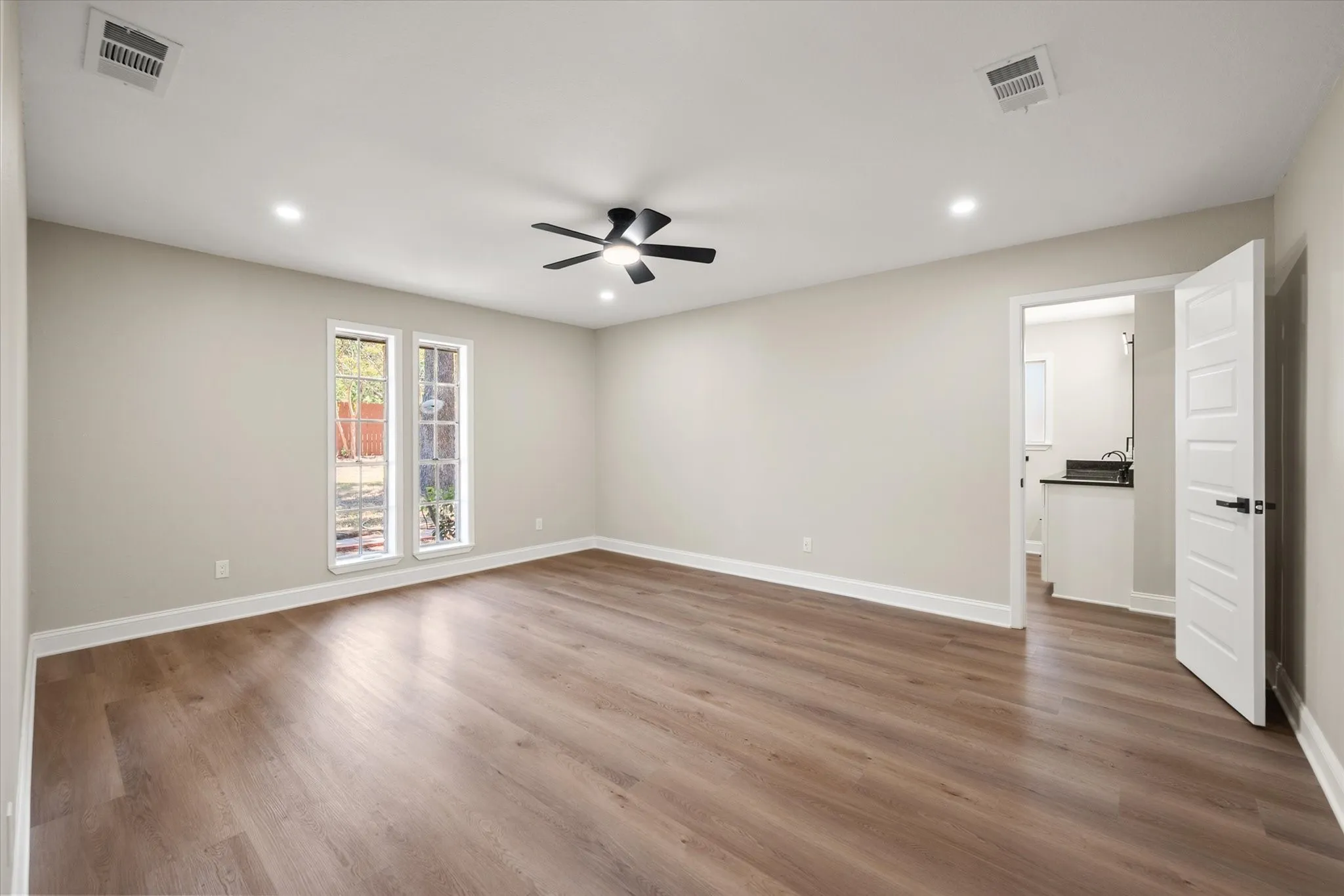 Single Family Residence For Sale in Navarro County , 904 Northwood, Corsicana, Texas 75110, 4 Bedroom, 2 Bathroom, Garage spaces, 2,265 Sqft, built in 1971, mls#21363445, Real Estate Agent in Corsicana, Homes For Sale in Navarro county, Homes For Sale in Corsicana, Realtor in Corsicana Texas, Real Estate Brokerage Independent Realty Texas, Luminita Cordes Realtor
