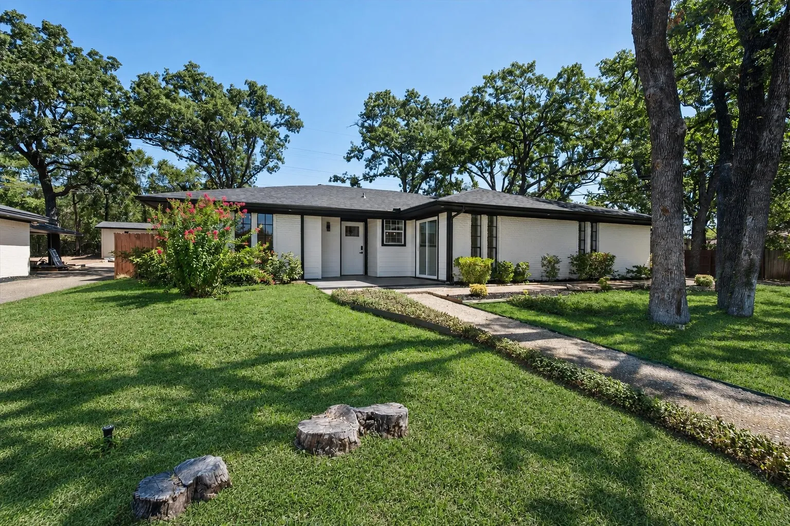 Single Family Residence For Sale in Navarro County , 904 Northwood, Corsicana, Texas 75110, 4 Bedroom, 2 Bathroom, Garage spaces, 2,265 Sqft, built in 1971, mls#21363445, Real Estate Agent in Corsicana, Homes For Sale in Navarro county, Homes For Sale in Corsicana, Realtor in Corsicana Texas, Real Estate Brokerage Independent Realty Texas, Luminita Cordes Realtor