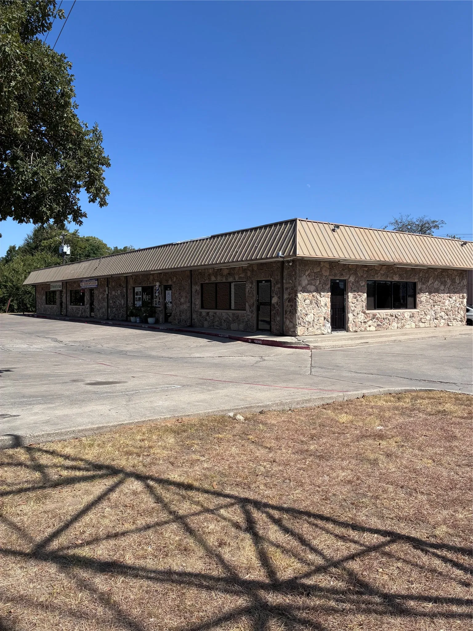 Retail For Rent in Dallas County , 410 N O CONNOR 410, Irving, Texas 75061, 0, 0, Garage spaces, 0 Sqft, built in 1980, mls#21365125, Real Estate Agent in Irving, Homes For Rent in Dallas county, Homes For Rent in Irving, Realtor in Irving Texas, Real Estate Brokerage Independent Realty Texas, Luminita Cordes Realtor