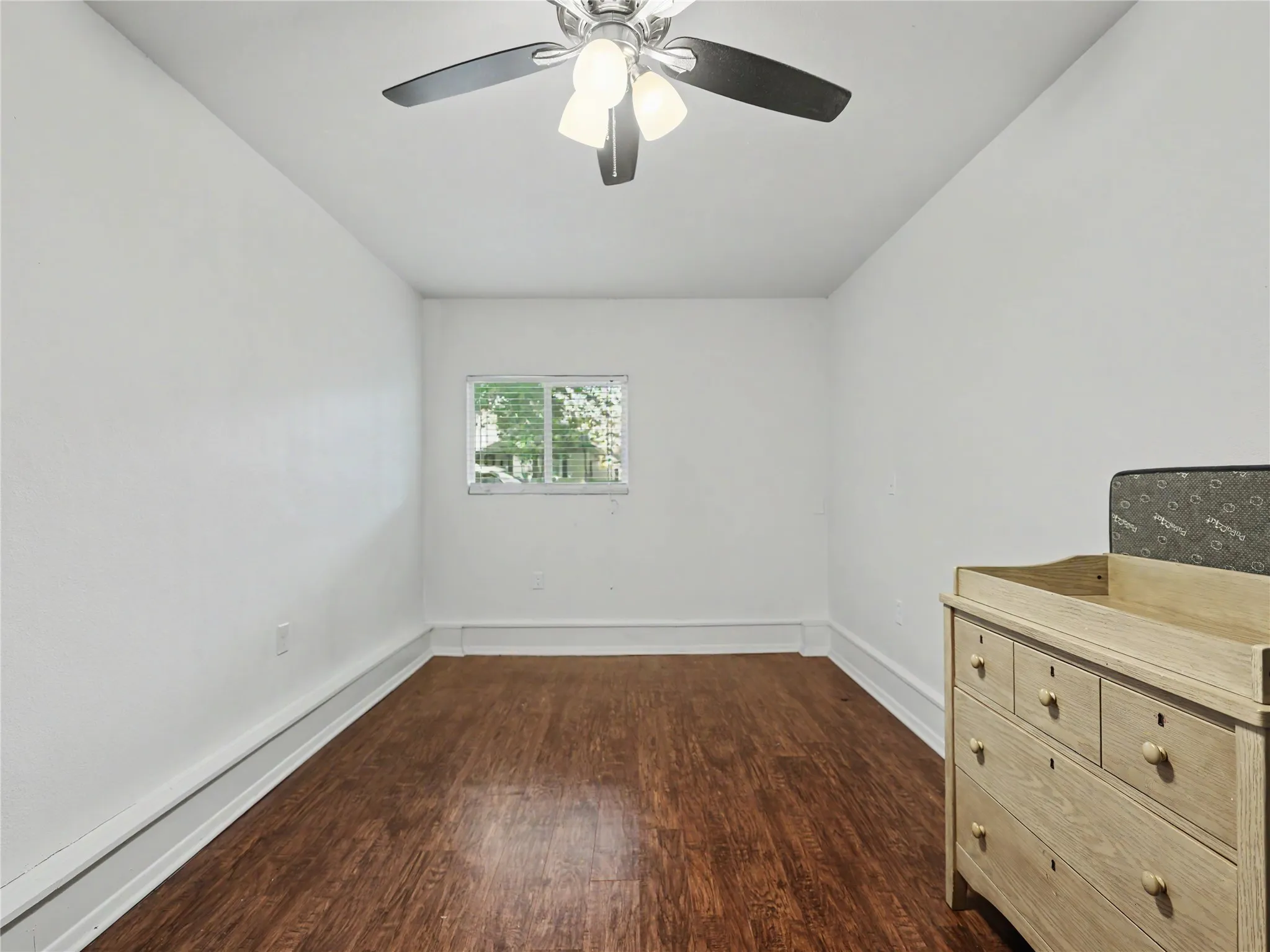 Single Family Residence For Rent in Tarrant County , 5008 Gilbert Drive, Fort Worth, Texas 76116, 3 Bedroom, 1 Bathroom, Garage spaces, 1,130 Sqft, built in 1951, mls#21365128, Real Estate Agent in Fort Worth, Homes For Rent in Tarrant county, Homes For Rent in Fort Worth, Realtor in Fort Worth Texas, Real Estate Brokerage Independent Realty Texas, Luminita Cordes Realtor
