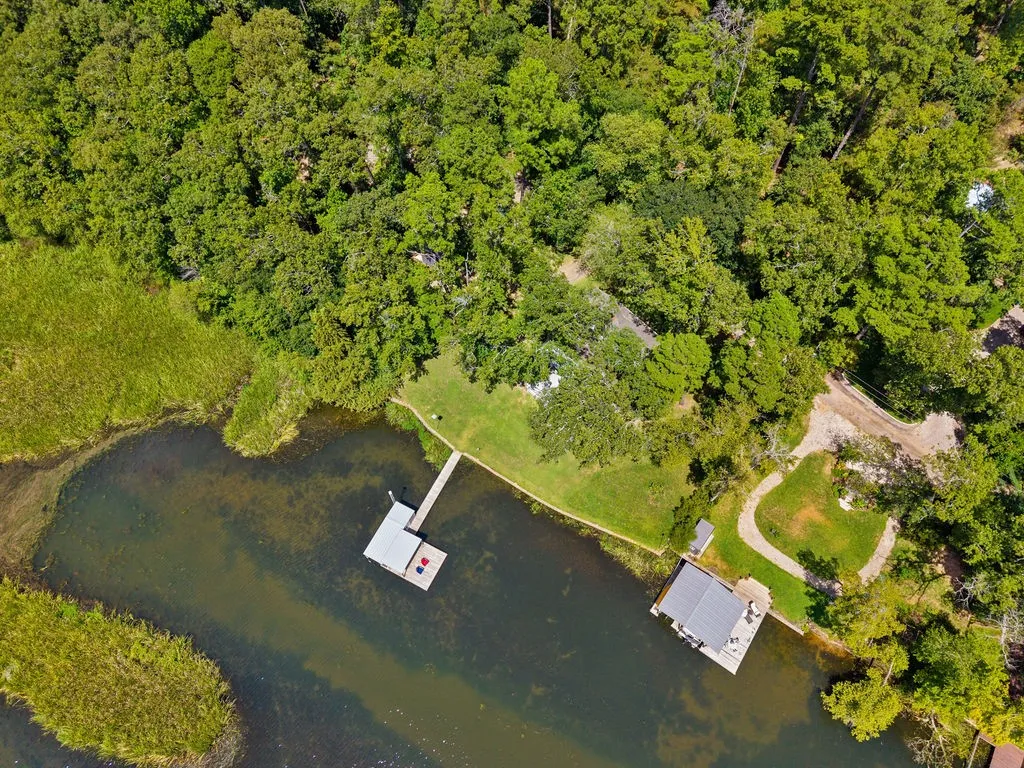 Single Family Residence For Sale in Anderson County , 65 & 66 Private Road 7332, Frankston, Texas 75763, 3 Bedroom, 3 Bathroom, 2 Garage spaces, 1,818 Sqft, built in 1954, mls#21361697, Real Estate Agent in Frankston, Homes For Sale in Anderson county, Homes For Sale in Frankston, Realtor in Frankston Texas, Real Estate Brokerage Independent Realty Texas, Luminita Cordes Realtor