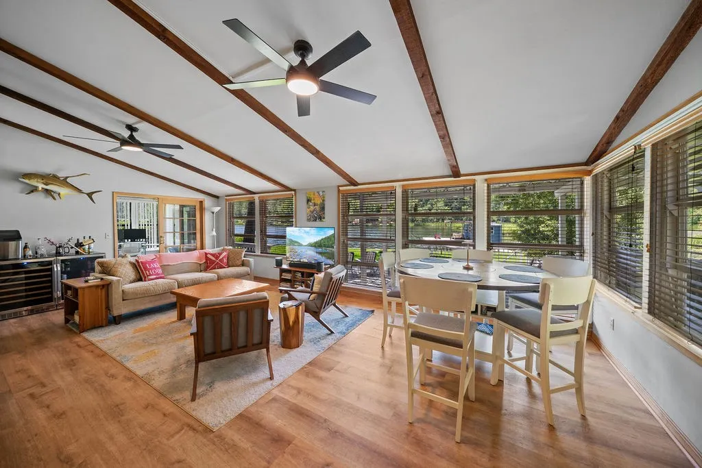 Single Family Residence For Sale in Anderson County , 65 & 66 Private Road 7332, Frankston, Texas 75763, 3 Bedroom, 3 Bathroom, 2 Garage spaces, 1,818 Sqft, built in 1954, mls#21361697, Real Estate Agent in Frankston, Homes For Sale in Anderson county, Homes For Sale in Frankston, Realtor in Frankston Texas, Real Estate Brokerage Independent Realty Texas, Luminita Cordes Realtor