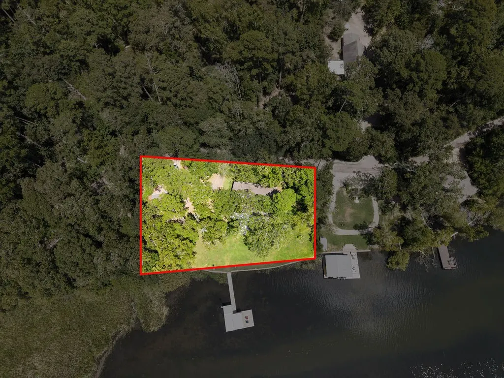 Single Family Residence For Sale in Anderson County , 65 & 66 Private Road 7332, Frankston, Texas 75763, 3 Bedroom, 3 Bathroom, 2 Garage spaces, 1,818 Sqft, built in 1954, mls#21361697, Real Estate Agent in Frankston, Homes For Sale in Anderson county, Homes For Sale in Frankston, Realtor in Frankston Texas, Real Estate Brokerage Independent Realty Texas, Luminita Cordes Realtor