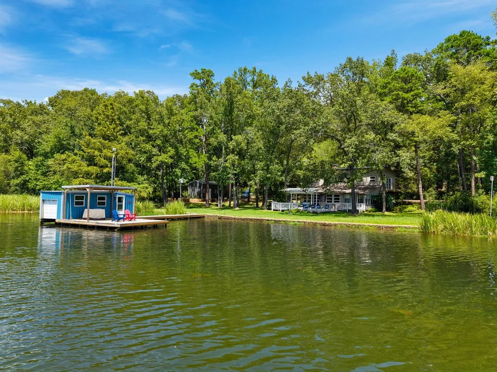 Single Family Residence For Sale in Anderson County , 65 & 66 Private Road 7332, Frankston, Texas 75763, 3 Bedroom, 3 Bathroom, 2 Garage spaces, 1,818 Sqft, built in 1954, mls#21361697, Real Estate Agent in Frankston, Homes For Sale in Anderson county, Homes For Sale in Frankston, Realtor in Frankston Texas, Real Estate Brokerage Independent Realty Texas, Luminita Cordes Realtor