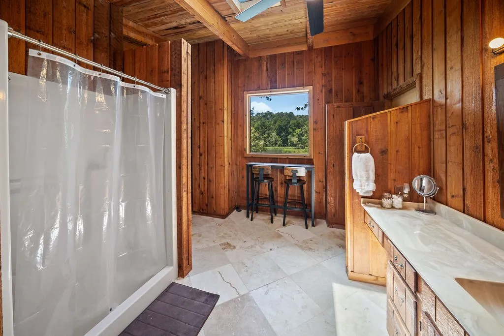 Single Family Residence For Sale in Anderson County , 65 & 66 Private Road 7332, Frankston, Texas 75763, 3 Bedroom, 3 Bathroom, 2 Garage spaces, 1,818 Sqft, built in 1954, mls#21361697, Real Estate Agent in Frankston, Homes For Sale in Anderson county, Homes For Sale in Frankston, Realtor in Frankston Texas, Real Estate Brokerage Independent Realty Texas, Luminita Cordes Realtor