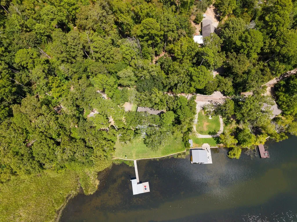 Single Family Residence For Sale in Anderson County , 65 & 66 Private Road 7332, Frankston, Texas 75763, 3 Bedroom, 3 Bathroom, 2 Garage spaces, 1,818 Sqft, built in 1954, mls#21361697, Real Estate Agent in Frankston, Homes For Sale in Anderson county, Homes For Sale in Frankston, Realtor in Frankston Texas, Real Estate Brokerage Independent Realty Texas, Luminita Cordes Realtor