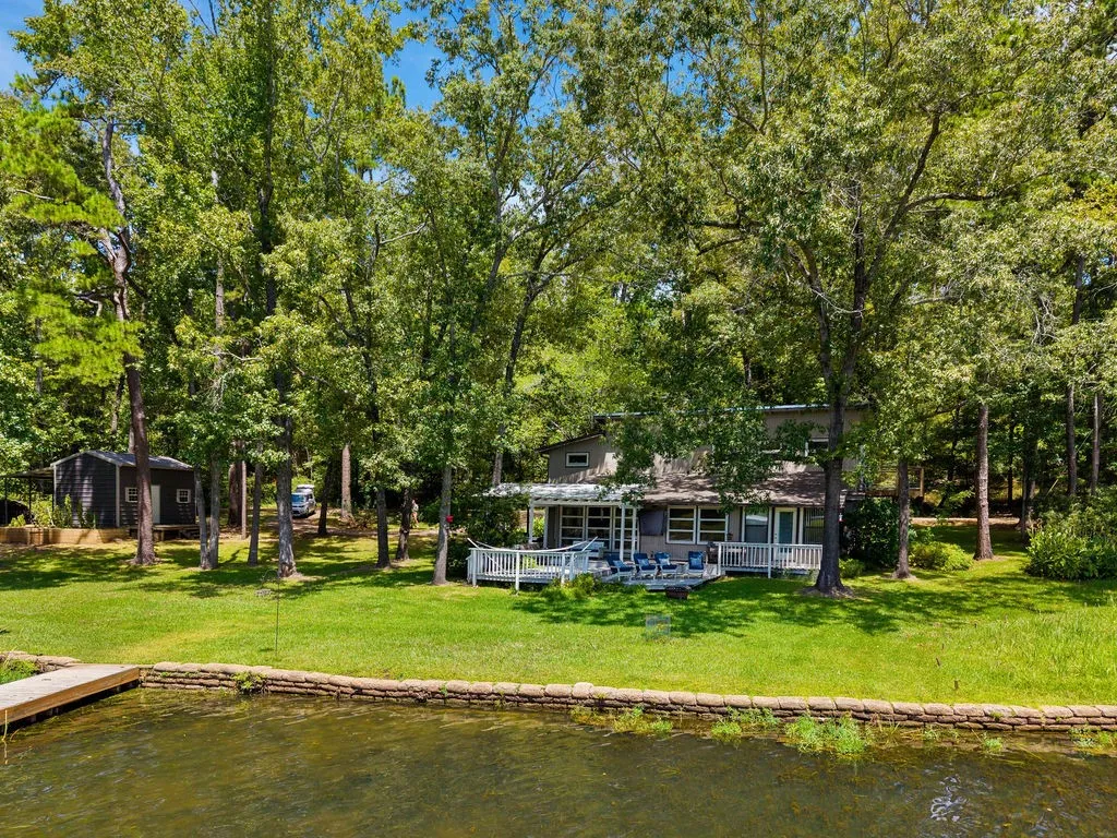 Single Family Residence For Sale in Anderson County , 65 & 66 Private Road 7332, Frankston, Texas 75763, 3 Bedroom, 3 Bathroom, 2 Garage spaces, 1,818 Sqft, built in 1954, mls#21361697, Real Estate Agent in Frankston, Homes For Sale in Anderson county, Homes For Sale in Frankston, Realtor in Frankston Texas, Real Estate Brokerage Independent Realty Texas, Luminita Cordes Realtor