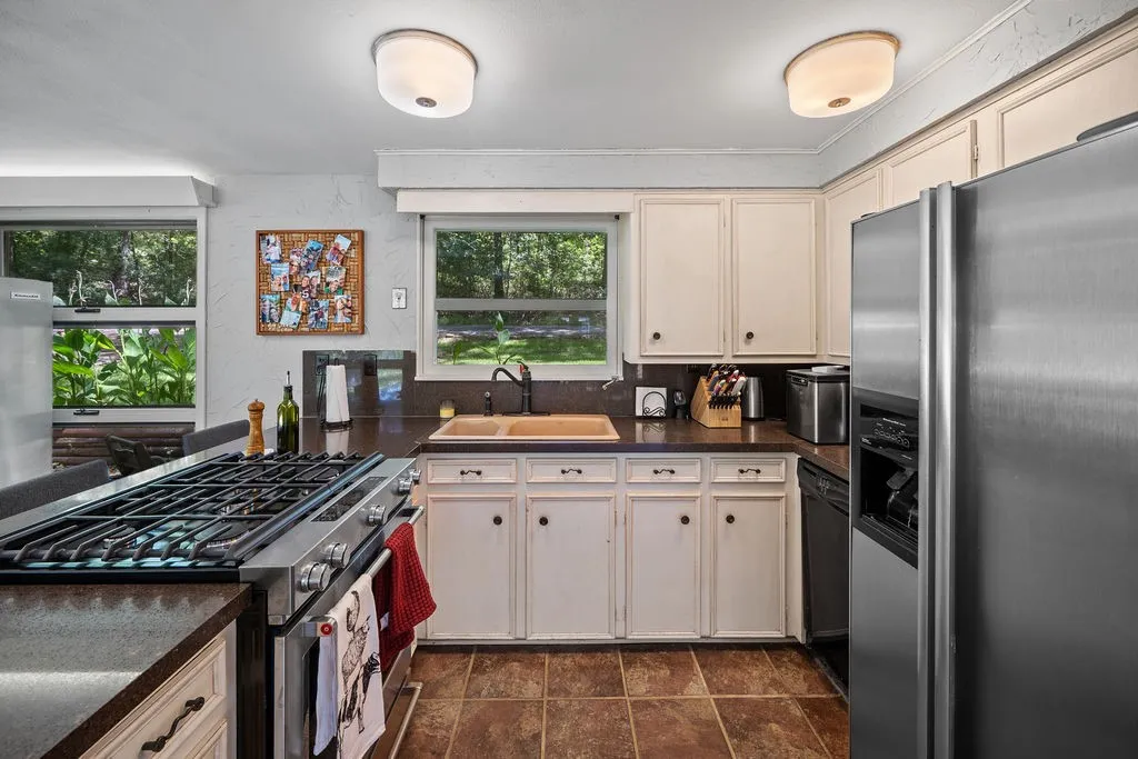 Single Family Residence For Sale in Anderson County , 65 & 66 Private Road 7332, Frankston, Texas 75763, 3 Bedroom, 3 Bathroom, 2 Garage spaces, 1,818 Sqft, built in 1954, mls#21361697, Real Estate Agent in Frankston, Homes For Sale in Anderson county, Homes For Sale in Frankston, Realtor in Frankston Texas, Real Estate Brokerage Independent Realty Texas, Luminita Cordes Realtor