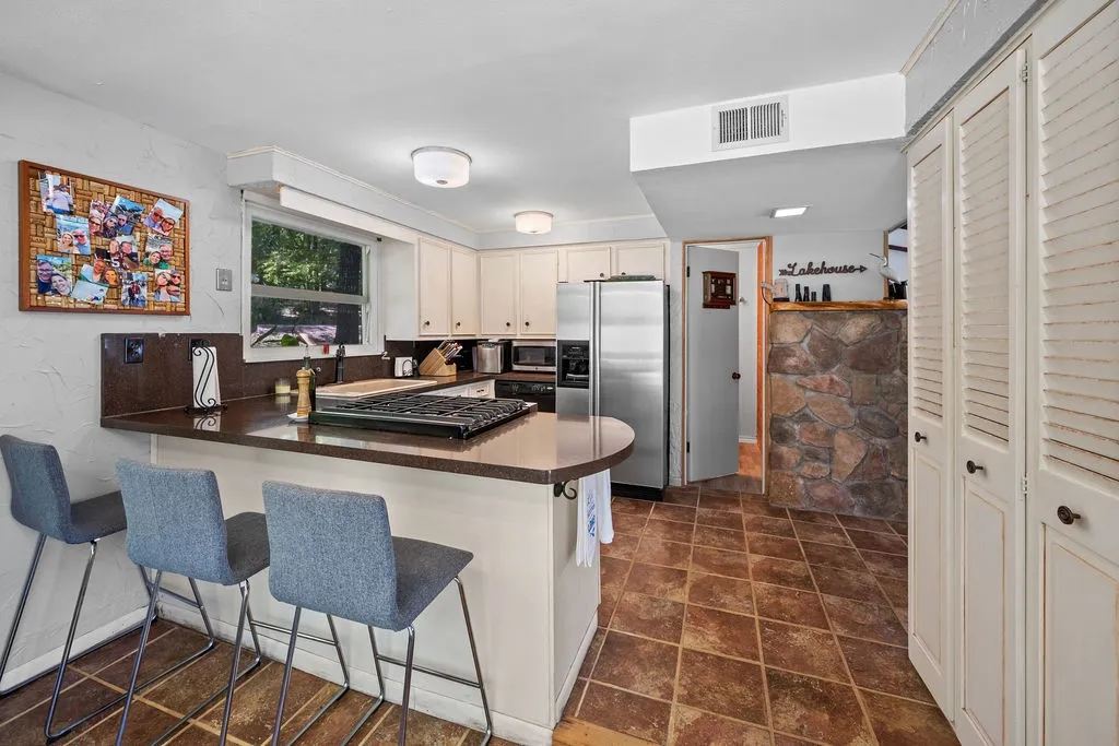 Single Family Residence For Sale in Anderson County , 65 & 66 Private Road 7332, Frankston, Texas 75763, 3 Bedroom, 3 Bathroom, 2 Garage spaces, 1,818 Sqft, built in 1954, mls#21361697, Real Estate Agent in Frankston, Homes For Sale in Anderson county, Homes For Sale in Frankston, Realtor in Frankston Texas, Real Estate Brokerage Independent Realty Texas, Luminita Cordes Realtor
