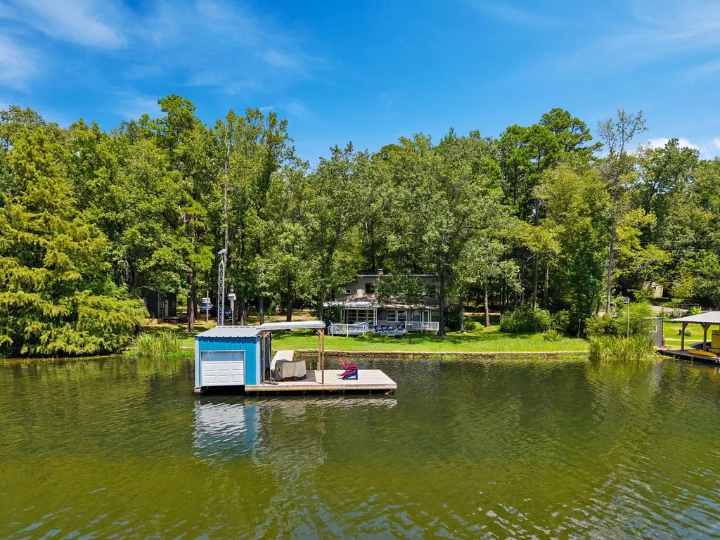 Single Family Residence For Sale in Anderson County , 65 & 66 Private Road 7332, Frankston, Texas 75763, 3 Bedroom, 3 Bathroom, 2 Garage spaces, 1,818 Sqft, built in 1954, mls#21361697, Real Estate Agent in Frankston, Homes For Sale in Anderson county, Homes For Sale in Frankston, Realtor in Frankston Texas, Real Estate Brokerage Independent Realty Texas, Luminita Cordes Realtor