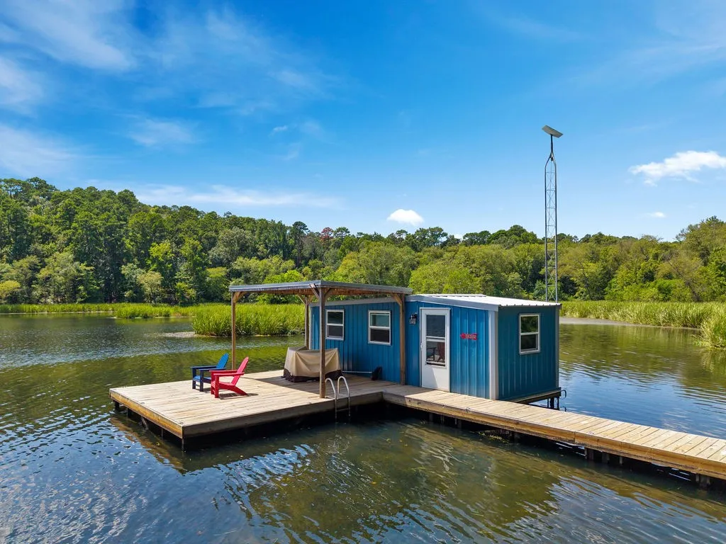 Single Family Residence For Sale in Anderson County , 65 & 66 Private Road 7332, Frankston, Texas 75763, 3 Bedroom, 3 Bathroom, 2 Garage spaces, 1,818 Sqft, built in 1954, mls#21361697, Real Estate Agent in Frankston, Homes For Sale in Anderson county, Homes For Sale in Frankston, Realtor in Frankston Texas, Real Estate Brokerage Independent Realty Texas, Luminita Cordes Realtor