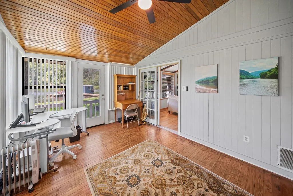 Single Family Residence For Sale in Anderson County , 65 & 66 Private Road 7332, Frankston, Texas 75763, 3 Bedroom, 3 Bathroom, 2 Garage spaces, 1,818 Sqft, built in 1954, mls#21361697, Real Estate Agent in Frankston, Homes For Sale in Anderson county, Homes For Sale in Frankston, Realtor in Frankston Texas, Real Estate Brokerage Independent Realty Texas, Luminita Cordes Realtor