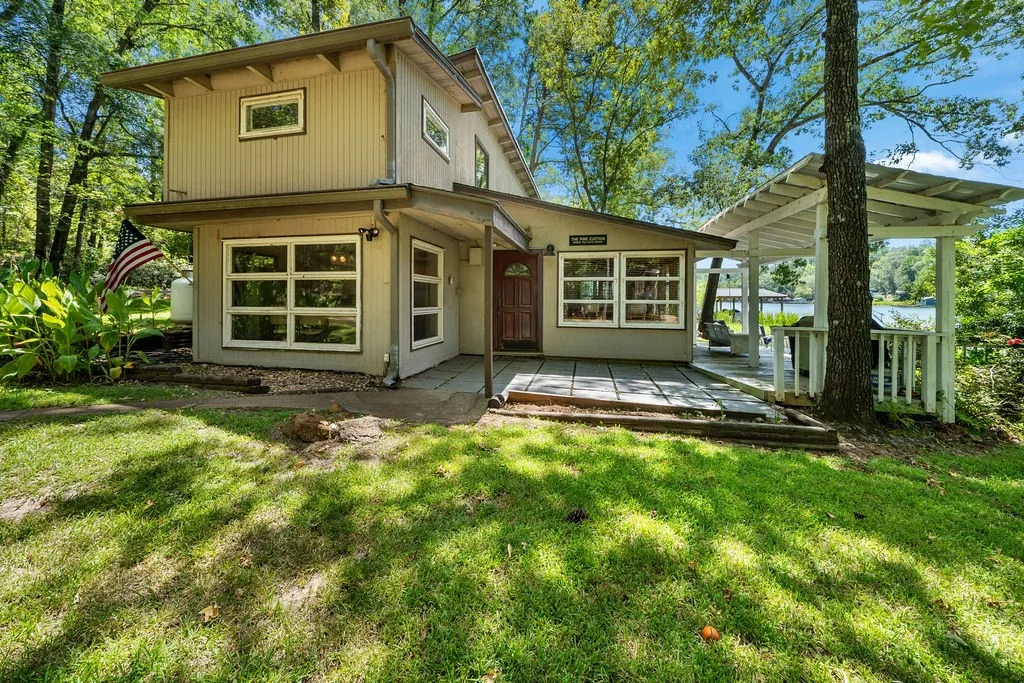 Single Family Residence For Sale in Anderson County , 65 & 66 Private Road 7332, Frankston, Texas 75763, 3 Bedroom, 3 Bathroom, 2 Garage spaces, 1,818 Sqft, built in 1954, mls#21361697, Real Estate Agent in Frankston, Homes For Sale in Anderson county, Homes For Sale in Frankston, Realtor in Frankston Texas, Real Estate Brokerage Independent Realty Texas, Luminita Cordes Realtor