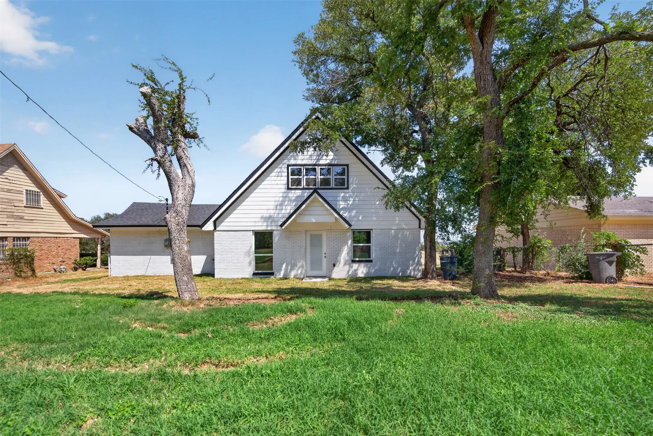 Single Family Residence For Sale in Tarrant County , 4478 Wilhelm Street, Fort Worth, Texas 76119, 4 Bedroom, 3 Bathroom, Garage spaces, 1,820 Sqft, built in 1961, mls#21365140, Real Estate Agent in Fort Worth, Homes For Sale in Tarrant county, Homes For Sale in Fort Worth, Realtor in Fort Worth Texas, Real Estate Brokerage Independent Realty Texas, Luminita Cordes Realtor