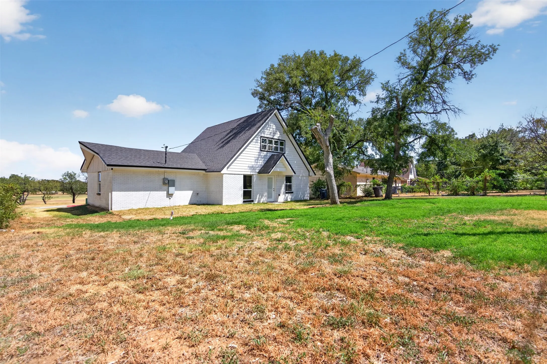 Single Family Residence For Sale in Tarrant County , 4478 Wilhelm Street, Fort Worth, Texas 76119, 4 Bedroom, 3 Bathroom, Garage spaces, 1,820 Sqft, built in 1961, mls#21365140, Real Estate Agent in Fort Worth, Homes For Sale in Tarrant county, Homes For Sale in Fort Worth, Realtor in Fort Worth Texas, Real Estate Brokerage Independent Realty Texas, Luminita Cordes Realtor