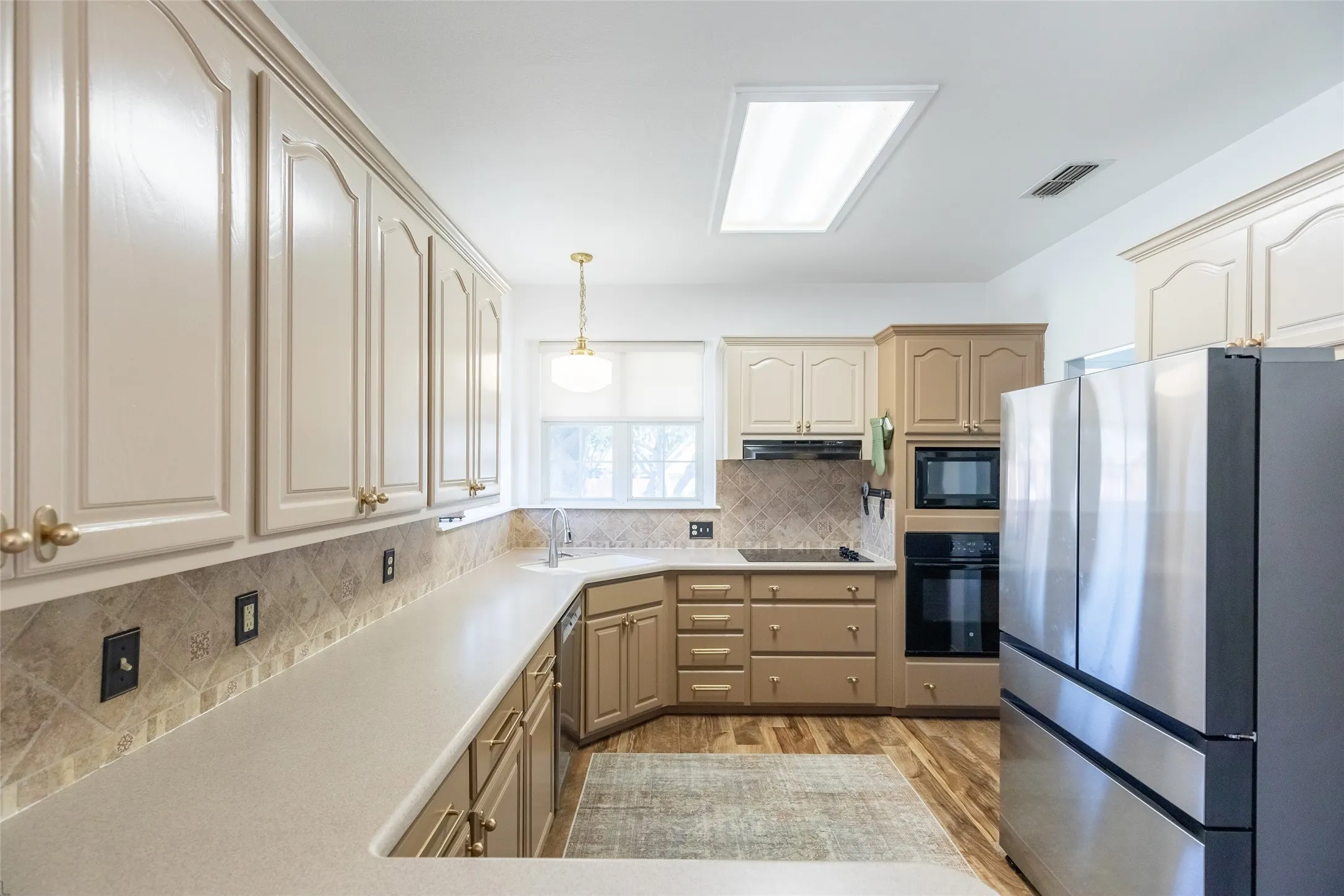 Single Family Residence For Sale in Taylor County , 3525 Riomar Court, Abilene, Texas 79606, 4 Bedroom, 4 Bathroom, 2 Garage spaces, 2,321 Sqft, built in 1995, mls#21365142, Real Estate Agent in Abilene, Homes For Sale in Taylor county, Homes For Sale in Abilene, Realtor in Abilene Texas, Real Estate Brokerage Independent Realty Texas, Luminita Cordes Realtor