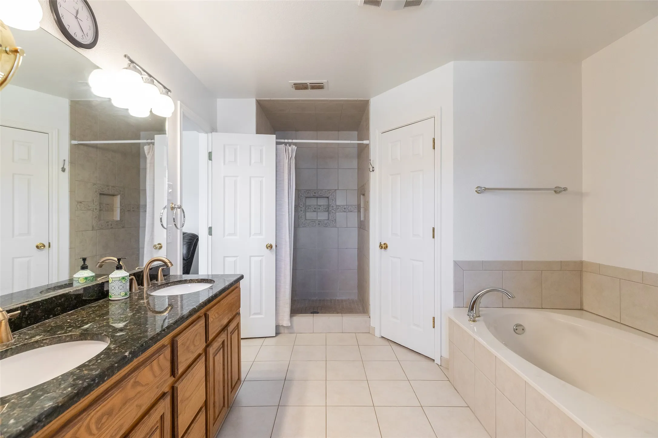 Single Family Residence For Sale in Taylor County , 3525 Riomar Court, Abilene, Texas 79606, 4 Bedroom, 4 Bathroom, 2 Garage spaces, 2,321 Sqft, built in 1995, mls#21365142, Real Estate Agent in Abilene, Homes For Sale in Taylor county, Homes For Sale in Abilene, Realtor in Abilene Texas, Real Estate Brokerage Independent Realty Texas, Luminita Cordes Realtor