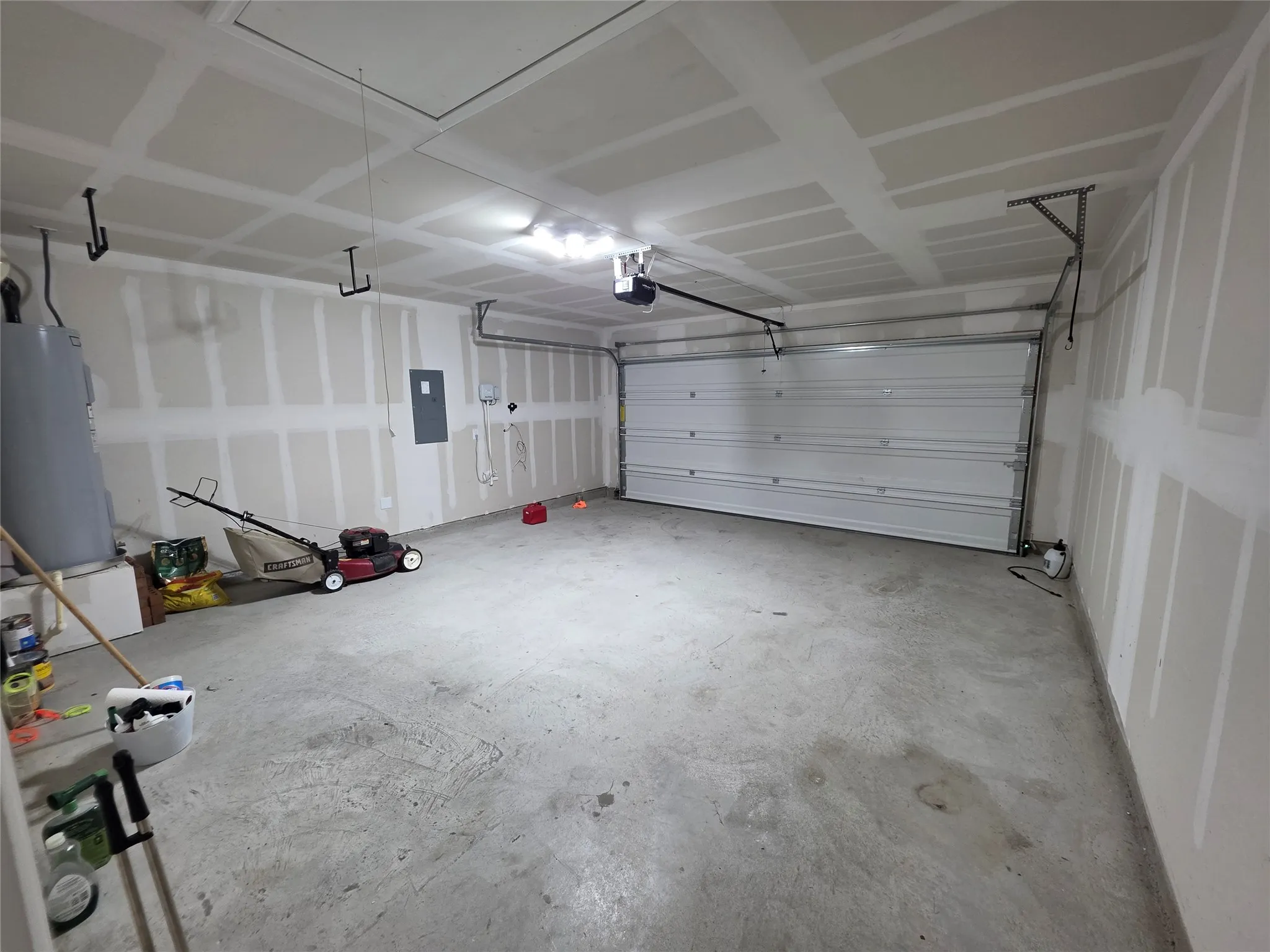 Spacious garage
