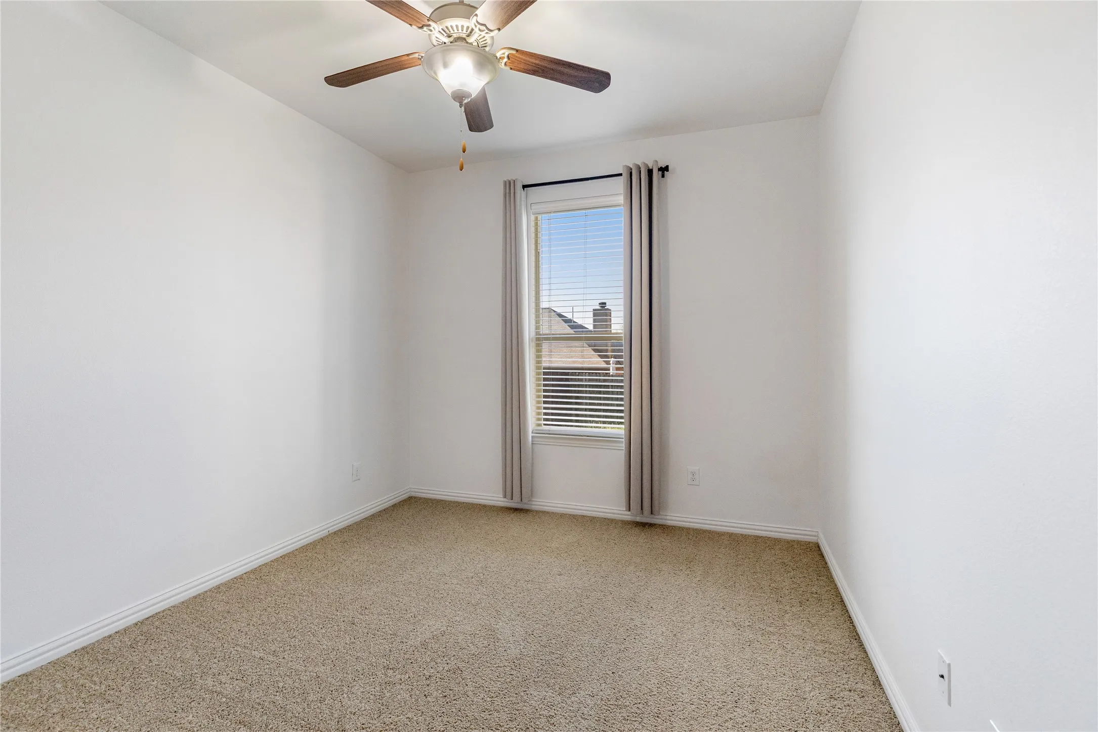 Single Family Residence For Rent in Tarrant County , 3464 Twin Pines Drive, Fort Worth, Texas 76244, 3 Bedroom, 2 Bathroom, 2 Garage spaces, 1,875 Sqft, built in 2010, mls#21362681, Real Estate Agent in Fort Worth, Homes For Rent in Tarrant county, Homes For Rent in Fort Worth, Realtor in Fort Worth Texas, Real Estate Brokerage Independent Realty Texas, Luminita Cordes Realtor