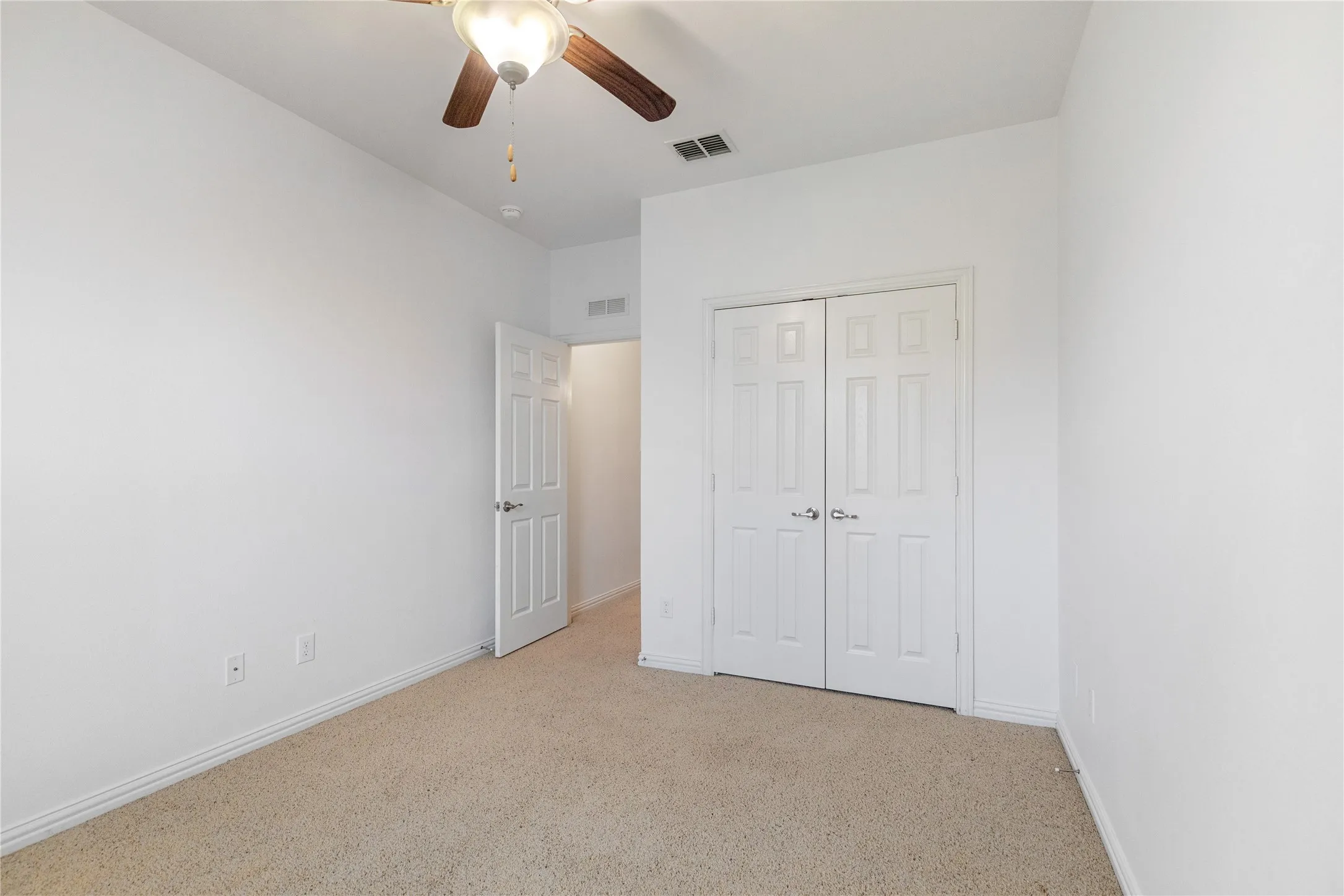 Single Family Residence For Rent in Tarrant County , 3464 Twin Pines Drive, Fort Worth, Texas 76244, 3 Bedroom, 2 Bathroom, 2 Garage spaces, 1,875 Sqft, built in 2010, mls#21362681, Real Estate Agent in Fort Worth, Homes For Rent in Tarrant county, Homes For Rent in Fort Worth, Realtor in Fort Worth Texas, Real Estate Brokerage Independent Realty Texas, Luminita Cordes Realtor