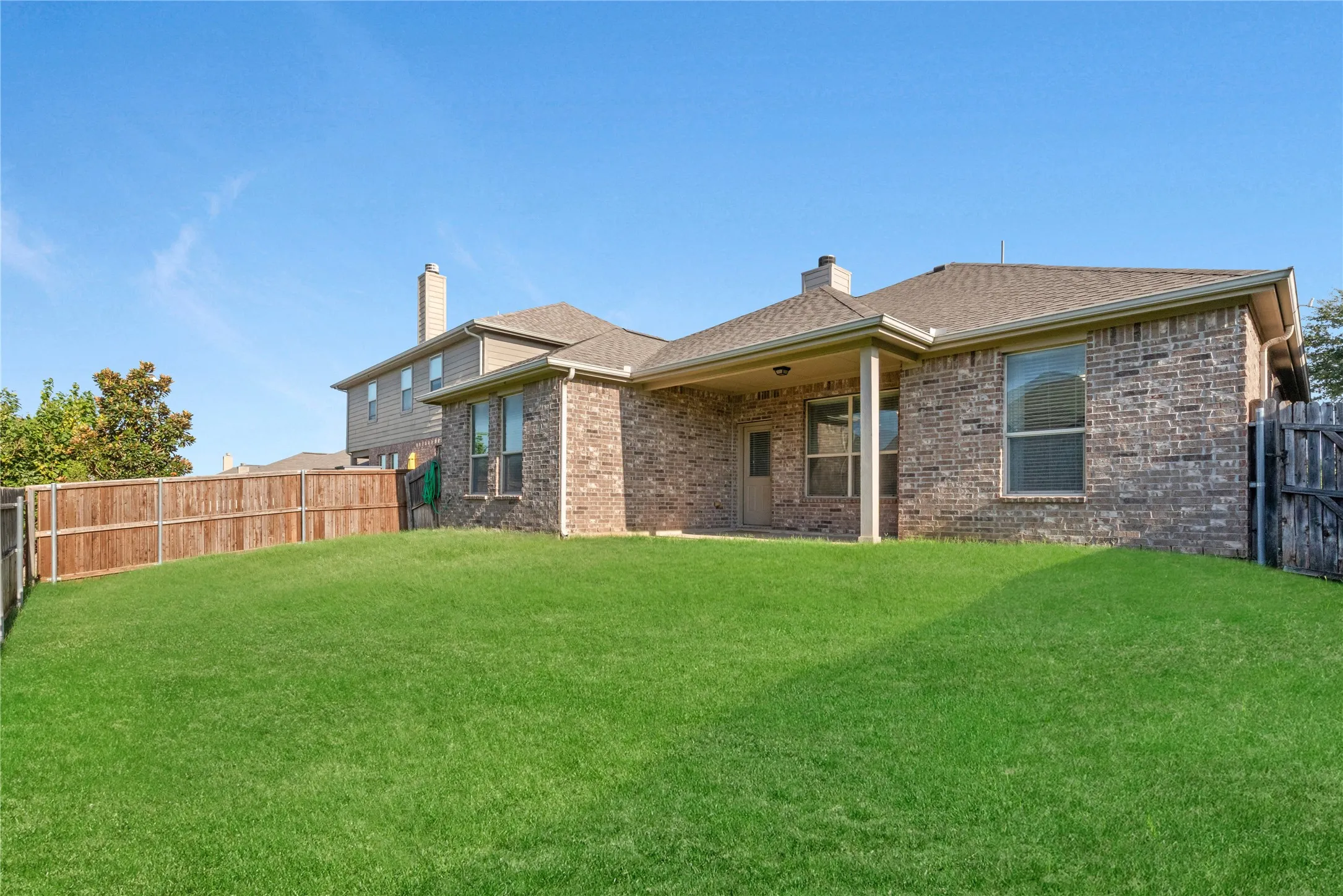 Single Family Residence For Rent in Tarrant County , 3464 Twin Pines Drive, Fort Worth, Texas 76244, 3 Bedroom, 2 Bathroom, 2 Garage spaces, 1,875 Sqft, built in 2010, mls#21362681, Real Estate Agent in Fort Worth, Homes For Rent in Tarrant county, Homes For Rent in Fort Worth, Realtor in Fort Worth Texas, Real Estate Brokerage Independent Realty Texas, Luminita Cordes Realtor