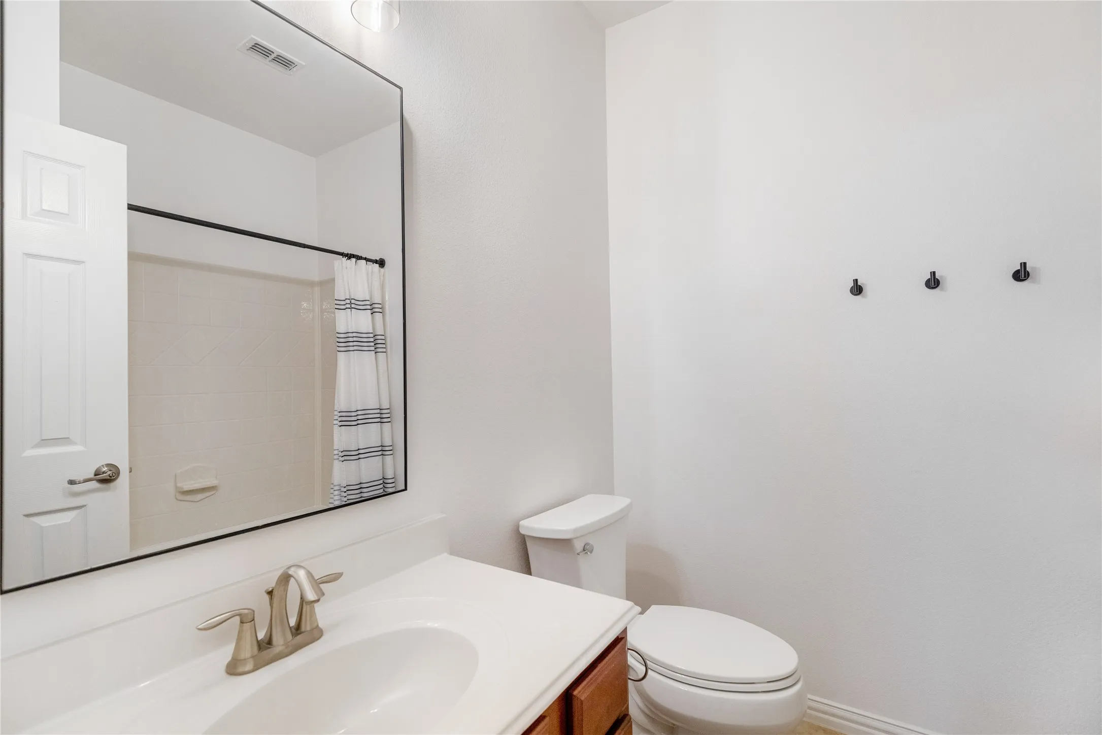 Single Family Residence For Rent in Tarrant County , 3464 Twin Pines Drive, Fort Worth, Texas 76244, 3 Bedroom, 2 Bathroom, 2 Garage spaces, 1,875 Sqft, built in 2010, mls#21362681, Real Estate Agent in Fort Worth, Homes For Rent in Tarrant county, Homes For Rent in Fort Worth, Realtor in Fort Worth Texas, Real Estate Brokerage Independent Realty Texas, Luminita Cordes Realtor