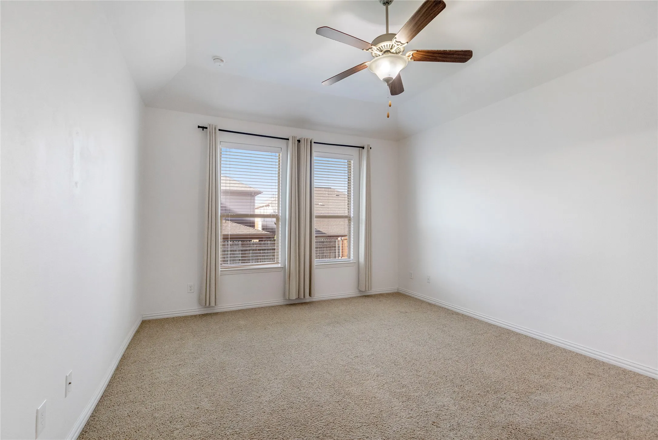Single Family Residence For Rent in Tarrant County , 3464 Twin Pines Drive, Fort Worth, Texas 76244, 3 Bedroom, 2 Bathroom, 2 Garage spaces, 1,875 Sqft, built in 2010, mls#21362681, Real Estate Agent in Fort Worth, Homes For Rent in Tarrant county, Homes For Rent in Fort Worth, Realtor in Fort Worth Texas, Real Estate Brokerage Independent Realty Texas, Luminita Cordes Realtor