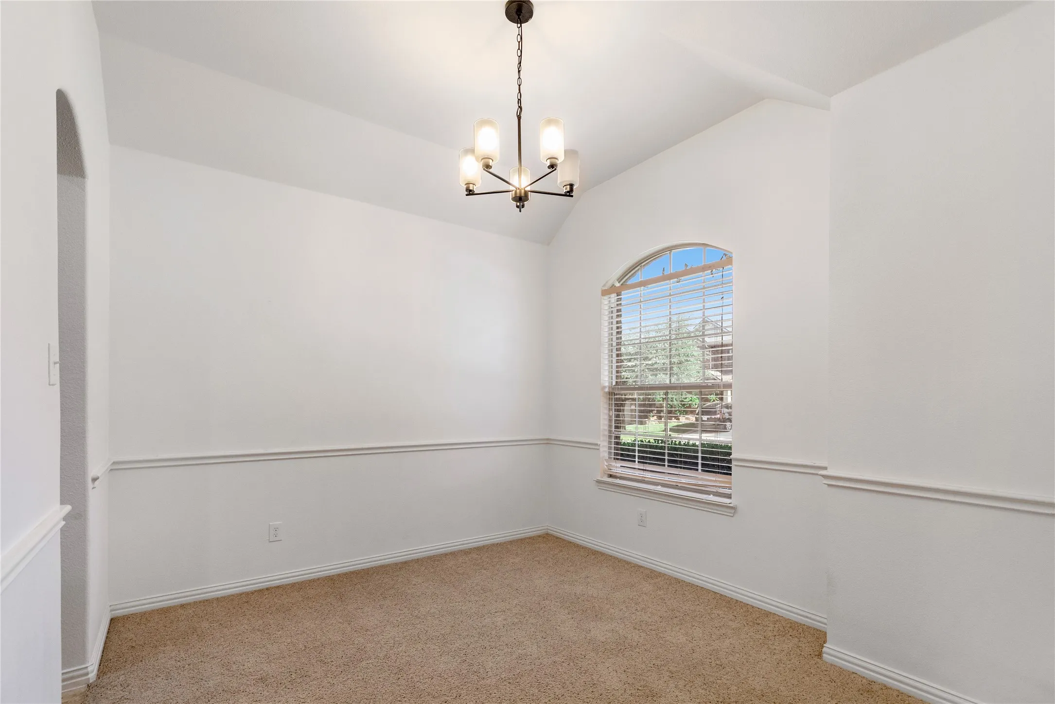 Single Family Residence For Rent in Tarrant County , 3464 Twin Pines Drive, Fort Worth, Texas 76244, 3 Bedroom, 2 Bathroom, 2 Garage spaces, 1,875 Sqft, built in 2010, mls#21362681, Real Estate Agent in Fort Worth, Homes For Rent in Tarrant county, Homes For Rent in Fort Worth, Realtor in Fort Worth Texas, Real Estate Brokerage Independent Realty Texas, Luminita Cordes Realtor