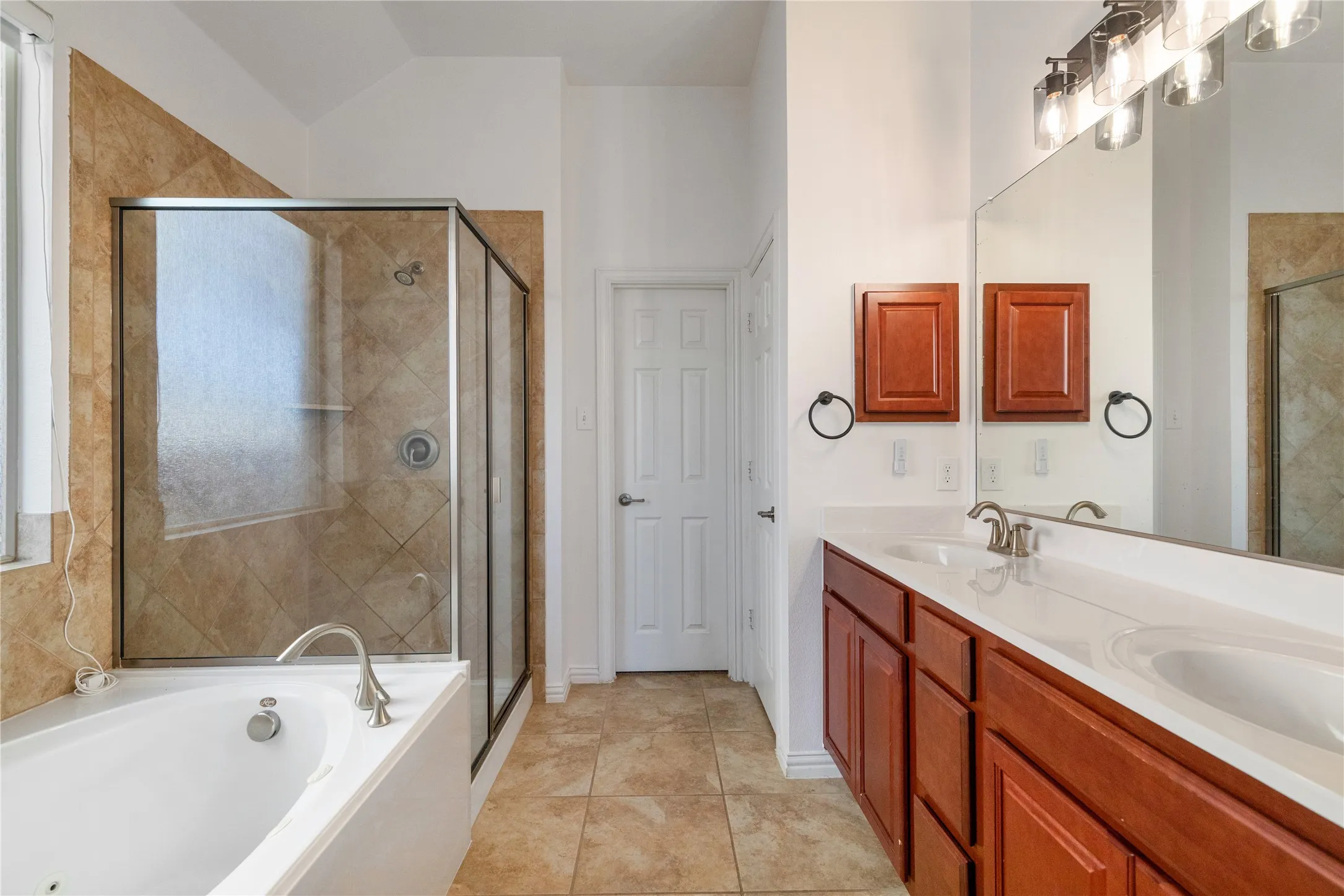 Single Family Residence For Rent in Tarrant County , 3464 Twin Pines Drive, Fort Worth, Texas 76244, 3 Bedroom, 2 Bathroom, 2 Garage spaces, 1,875 Sqft, built in 2010, mls#21362681, Real Estate Agent in Fort Worth, Homes For Rent in Tarrant county, Homes For Rent in Fort Worth, Realtor in Fort Worth Texas, Real Estate Brokerage Independent Realty Texas, Luminita Cordes Realtor