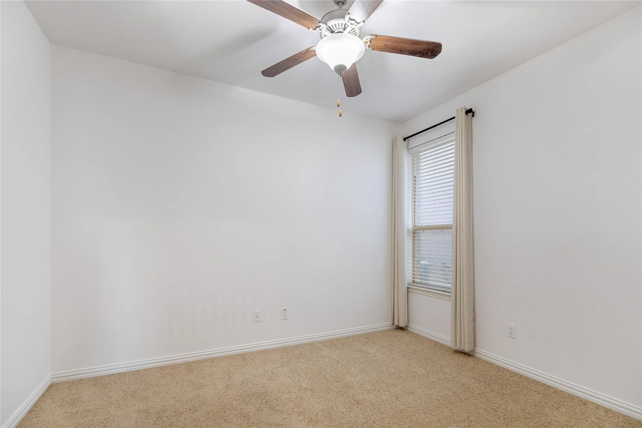 Single Family Residence For Rent in Tarrant County , 3464 Twin Pines Drive, Fort Worth, Texas 76244, 3 Bedroom, 2 Bathroom, 2 Garage spaces, 1,875 Sqft, built in 2010, mls#21362681, Real Estate Agent in Fort Worth, Homes For Rent in Tarrant county, Homes For Rent in Fort Worth, Realtor in Fort Worth Texas, Real Estate Brokerage Independent Realty Texas, Luminita Cordes Realtor