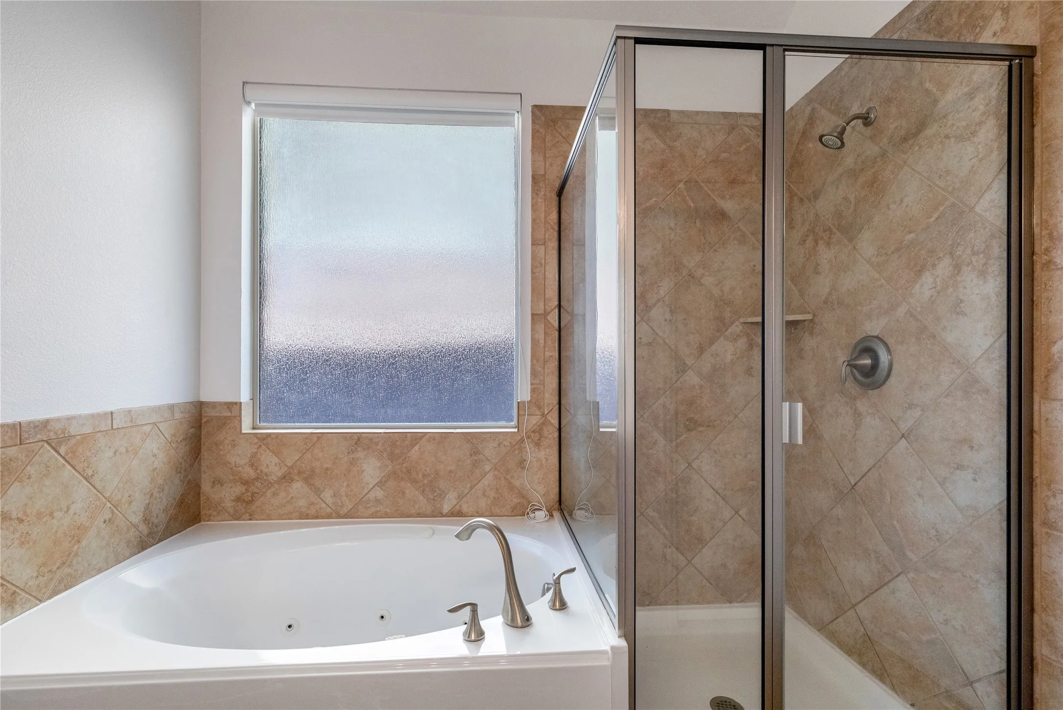 Single Family Residence For Rent in Tarrant County , 3464 Twin Pines Drive, Fort Worth, Texas 76244, 3 Bedroom, 2 Bathroom, 2 Garage spaces, 1,875 Sqft, built in 2010, mls#21362681, Real Estate Agent in Fort Worth, Homes For Rent in Tarrant county, Homes For Rent in Fort Worth, Realtor in Fort Worth Texas, Real Estate Brokerage Independent Realty Texas, Luminita Cordes Realtor