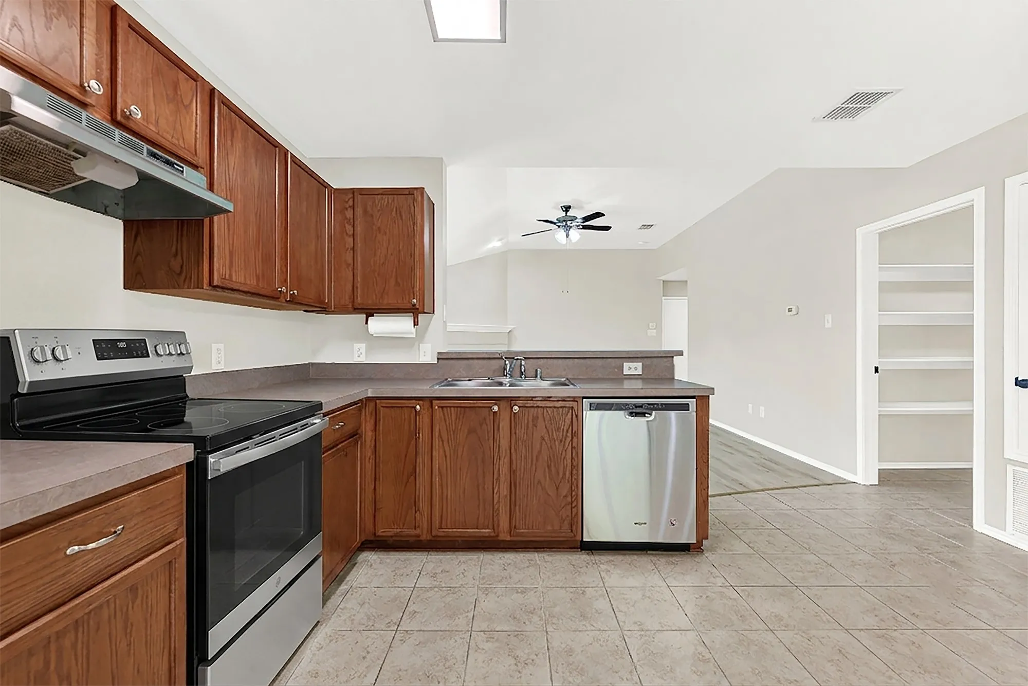 Single Family Residence For Rent in Collin County , 523 Robinwood Road, Wylie, Texas 75098, 3 Bedroom, 2 Bathroom, 2 Garage spaces, 1,268 Sqft, built in 2004, mls#21362364, Real Estate Agent in Wylie, Homes For Rent in Collin county, Homes For Rent in Wylie, Realtor in Wylie Texas, Real Estate Brokerage Independent Realty Texas, Luminita Cordes Realtor