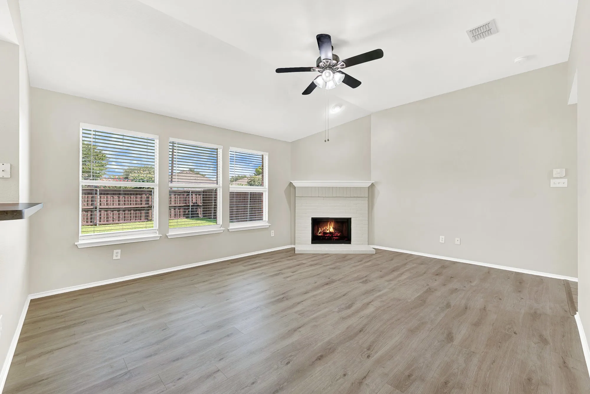 Single Family Residence For Rent in Collin County , 523 Robinwood Road, Wylie, Texas 75098, 3 Bedroom, 2 Bathroom, 2 Garage spaces, 1,268 Sqft, built in 2004, mls#21362364, Real Estate Agent in Wylie, Homes For Rent in Collin county, Homes For Rent in Wylie, Realtor in Wylie Texas, Real Estate Brokerage Independent Realty Texas, Luminita Cordes Realtor