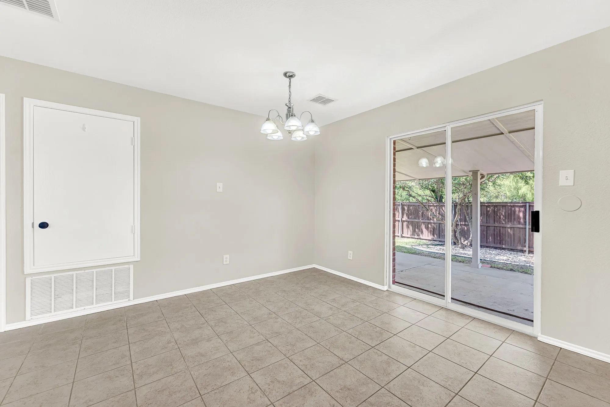 Single Family Residence For Rent in Collin County , 523 Robinwood Road, Wylie, Texas 75098, 3 Bedroom, 2 Bathroom, 2 Garage spaces, 1,268 Sqft, built in 2004, mls#21362364, Real Estate Agent in Wylie, Homes For Rent in Collin county, Homes For Rent in Wylie, Realtor in Wylie Texas, Real Estate Brokerage Independent Realty Texas, Luminita Cordes Realtor