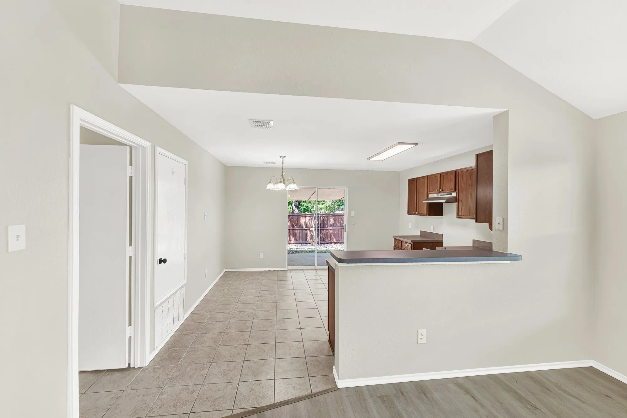 Single Family Residence For Rent in Collin County , 523 Robinwood Road, Wylie, Texas 75098, 3 Bedroom, 2 Bathroom, 2 Garage spaces, 1,268 Sqft, built in 2004, mls#21362364, Real Estate Agent in Wylie, Homes For Rent in Collin county, Homes For Rent in Wylie, Realtor in Wylie Texas, Real Estate Brokerage Independent Realty Texas, Luminita Cordes Realtor