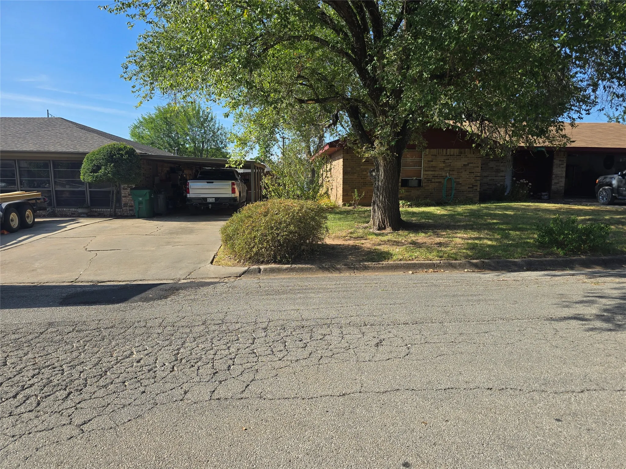 Single Family Residence For Sale in Montague County , 1514 Linda Street, Bowie, Texas 76230, 3 Bedroom, 2 Bathroom, 2 Garage spaces, 1,769 Sqft, built in 0, mls#21365153, Real Estate Agent in Bowie, Homes For Sale in Montague county, Homes For Sale in Bowie, Realtor in Bowie Texas, Real Estate Brokerage Independent Realty Texas, Luminita Cordes Realtor