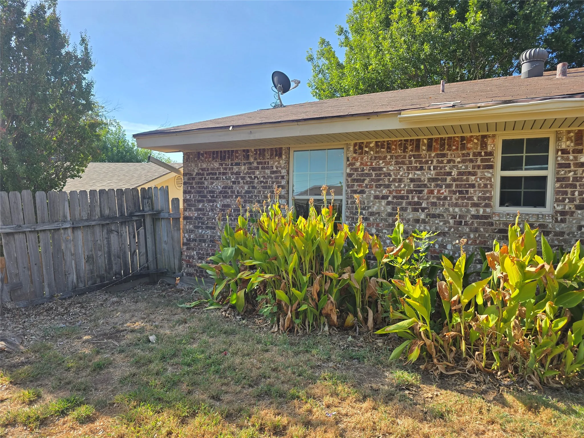 Single Family Residence For Sale in Montague County , 1514 Linda Street, Bowie, Texas 76230, 3 Bedroom, 2 Bathroom, 2 Garage spaces, 1,769 Sqft, built in 0, mls#21365153, Real Estate Agent in Bowie, Homes For Sale in Montague county, Homes For Sale in Bowie, Realtor in Bowie Texas, Real Estate Brokerage Independent Realty Texas, Luminita Cordes Realtor
