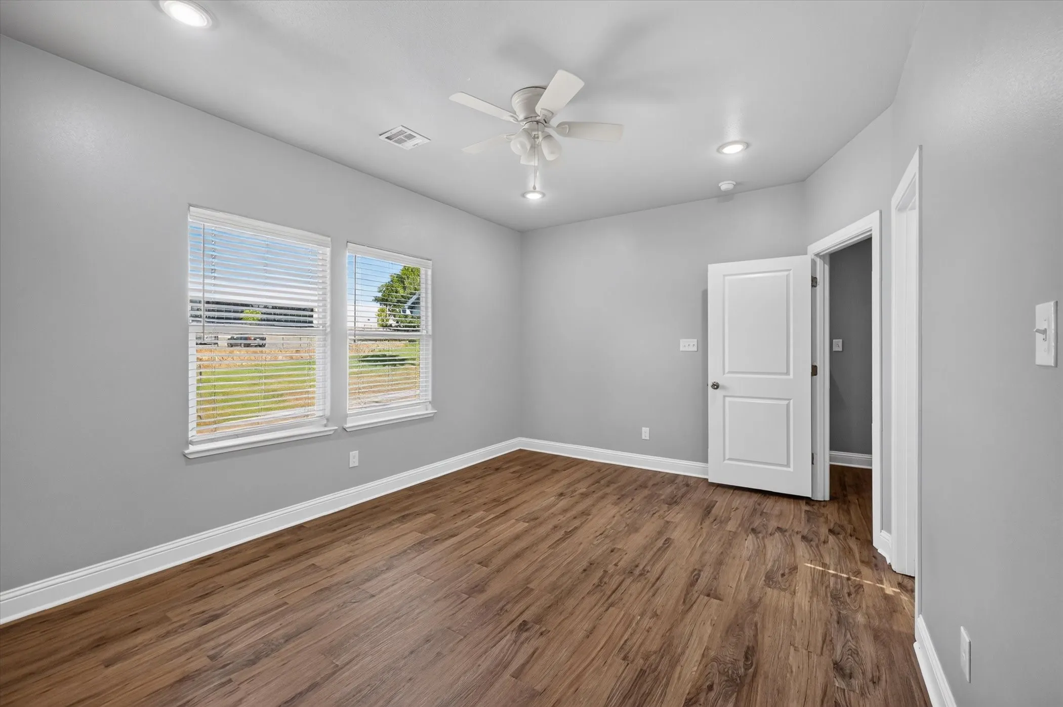 Duplex For Rent in Grayson County , 990 W 6th Avenue 992, Denison, Texas 75021, 2 Bedroom, 2 Bathroom, Garage spaces, 1,062 Sqft, built in 2022, mls#21363275, Real Estate Agent in Denison, Homes For Rent in Grayson county, Homes For Rent in Denison, Realtor in Denison Texas, Real Estate Brokerage Independent Realty Texas, Luminita Cordes Realtor