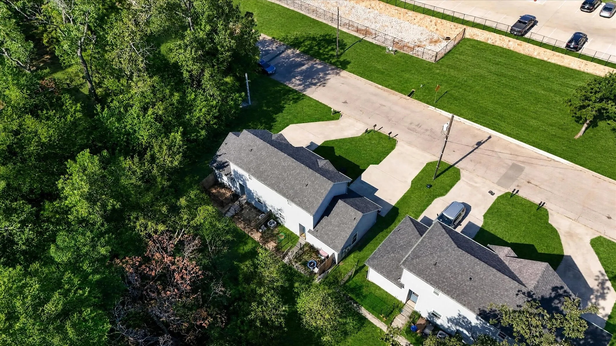 Duplex For Rent in Grayson County , 990 W 6th Avenue 992, Denison, Texas 75021, 2 Bedroom, 2 Bathroom, Garage spaces, 1,062 Sqft, built in 2022, mls#21363275, Real Estate Agent in Denison, Homes For Rent in Grayson county, Homes For Rent in Denison, Realtor in Denison Texas, Real Estate Brokerage Independent Realty Texas, Luminita Cordes Realtor
