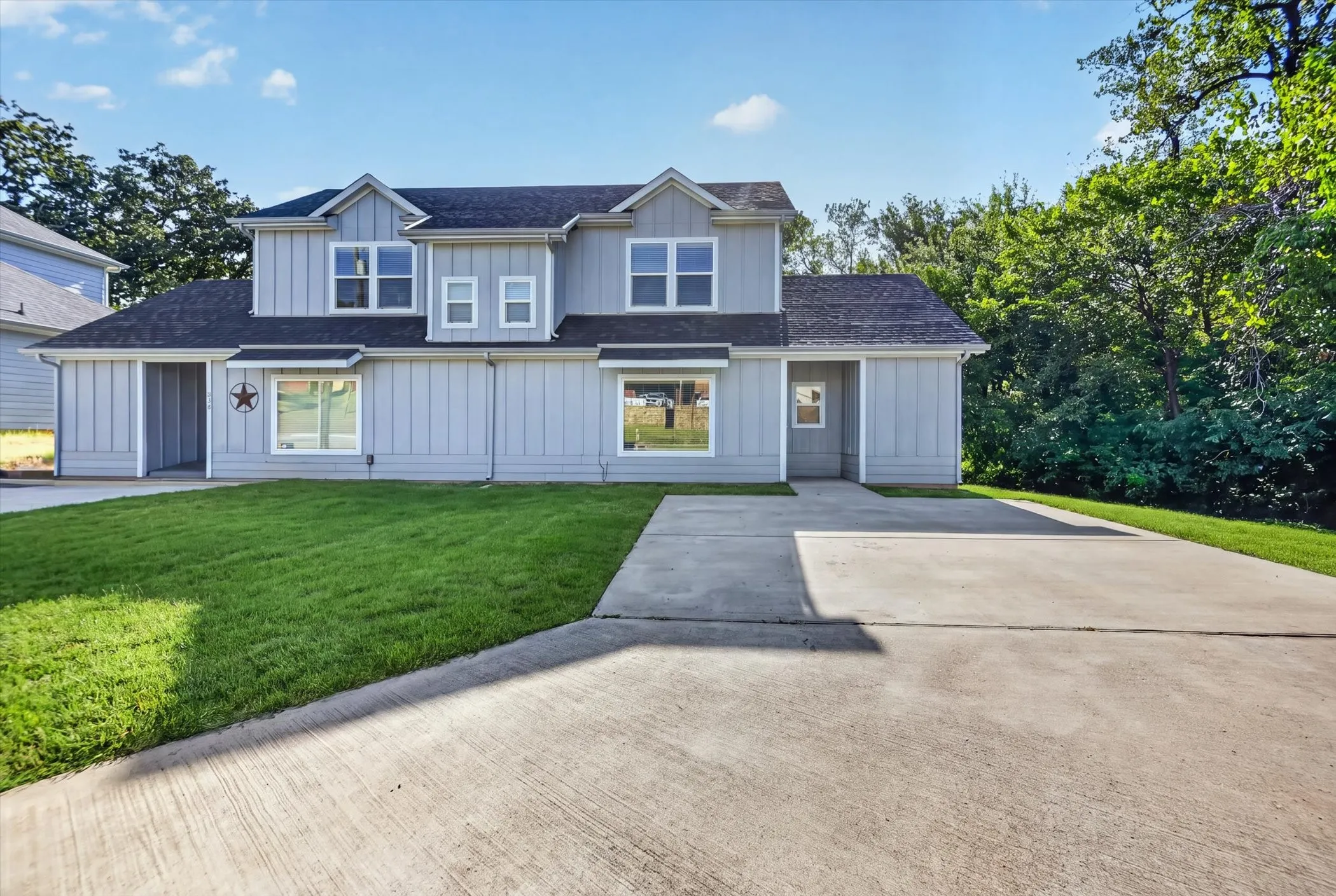 Duplex For Rent in Grayson County , 990 W 6th Avenue 992, Denison, Texas 75021, 2 Bedroom, 2 Bathroom, Garage spaces, 1,062 Sqft, built in 2022, mls#21363275, Real Estate Agent in Denison, Homes For Rent in Grayson county, Homes For Rent in Denison, Realtor in Denison Texas, Real Estate Brokerage Independent Realty Texas, Luminita Cordes Realtor