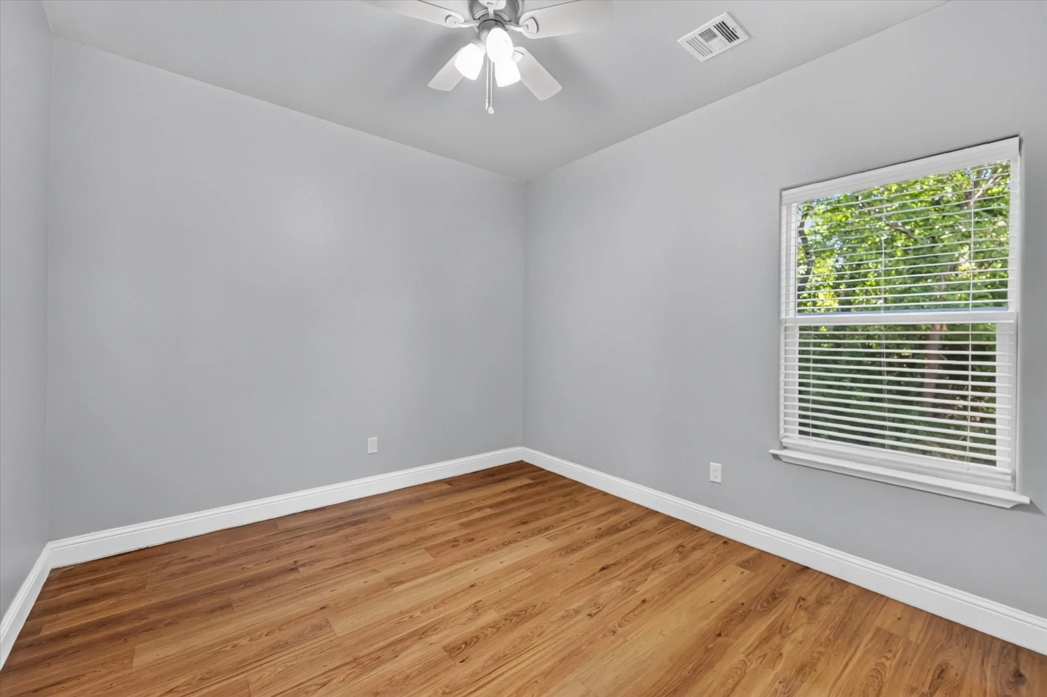 Duplex For Rent in Grayson County , 990 W 6th Avenue 992, Denison, Texas 75021, 2 Bedroom, 2 Bathroom, Garage spaces, 1,062 Sqft, built in 2022, mls#21363275, Real Estate Agent in Denison, Homes For Rent in Grayson county, Homes For Rent in Denison, Realtor in Denison Texas, Real Estate Brokerage Independent Realty Texas, Luminita Cordes Realtor