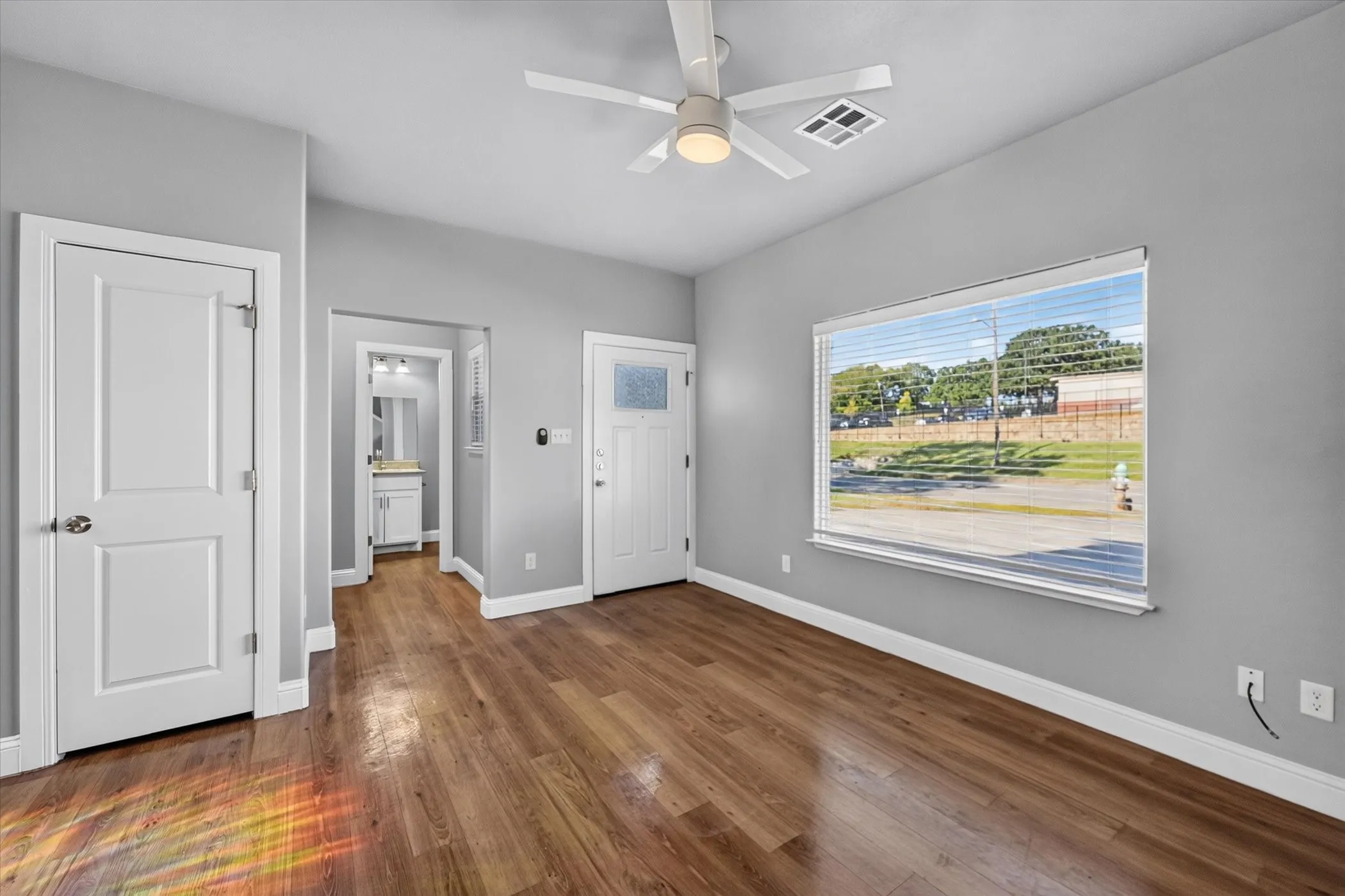 Duplex For Rent in Grayson County , 990 W 6th Avenue 992, Denison, Texas 75021, 2 Bedroom, 2 Bathroom, Garage spaces, 1,062 Sqft, built in 2022, mls#21363275, Real Estate Agent in Denison, Homes For Rent in Grayson county, Homes For Rent in Denison, Realtor in Denison Texas, Real Estate Brokerage Independent Realty Texas, Luminita Cordes Realtor