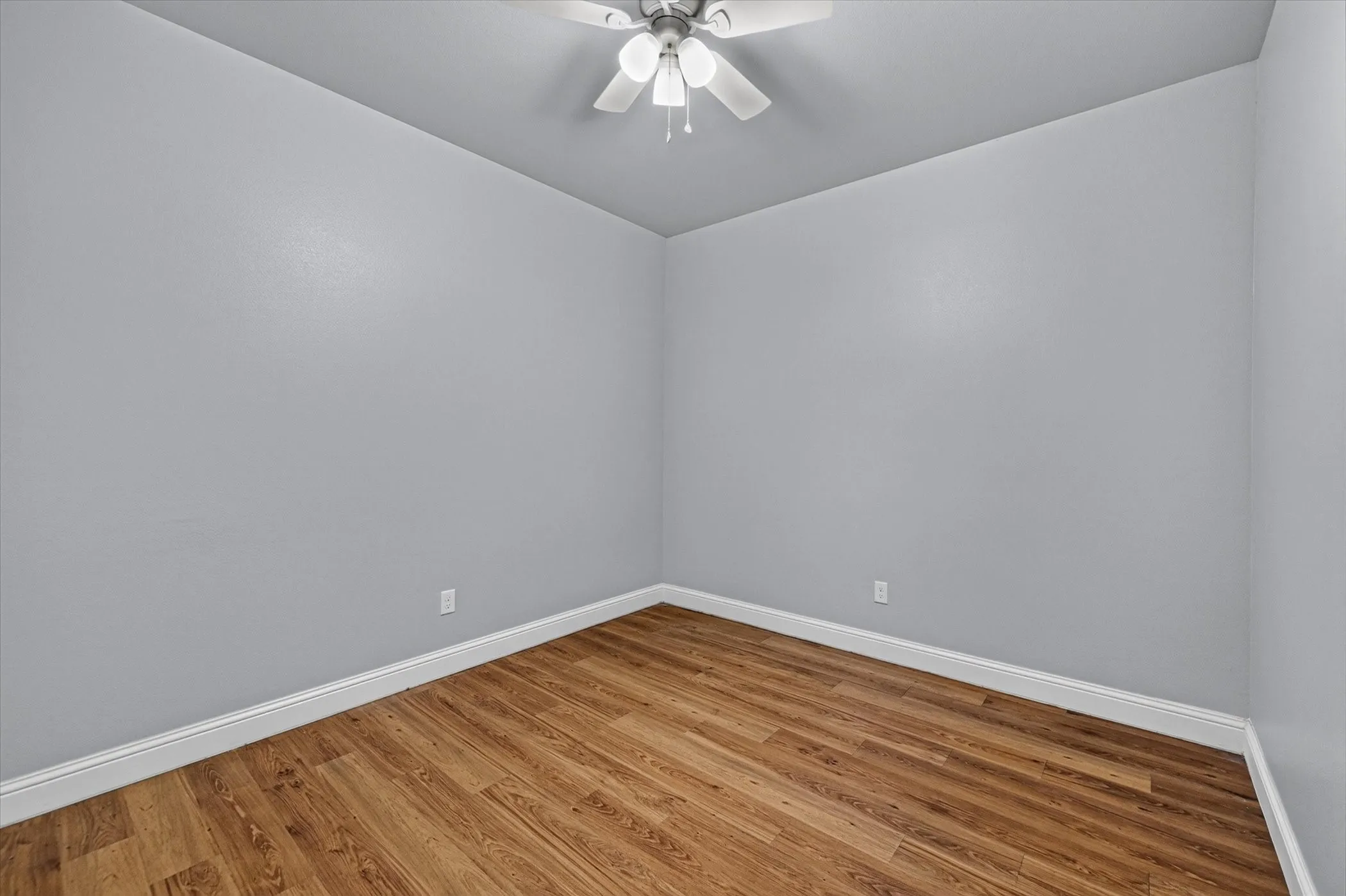 Duplex For Rent in Grayson County , 990 W 6th Avenue 992, Denison, Texas 75021, 2 Bedroom, 2 Bathroom, Garage spaces, 1,062 Sqft, built in 2022, mls#21363275, Real Estate Agent in Denison, Homes For Rent in Grayson county, Homes For Rent in Denison, Realtor in Denison Texas, Real Estate Brokerage Independent Realty Texas, Luminita Cordes Realtor