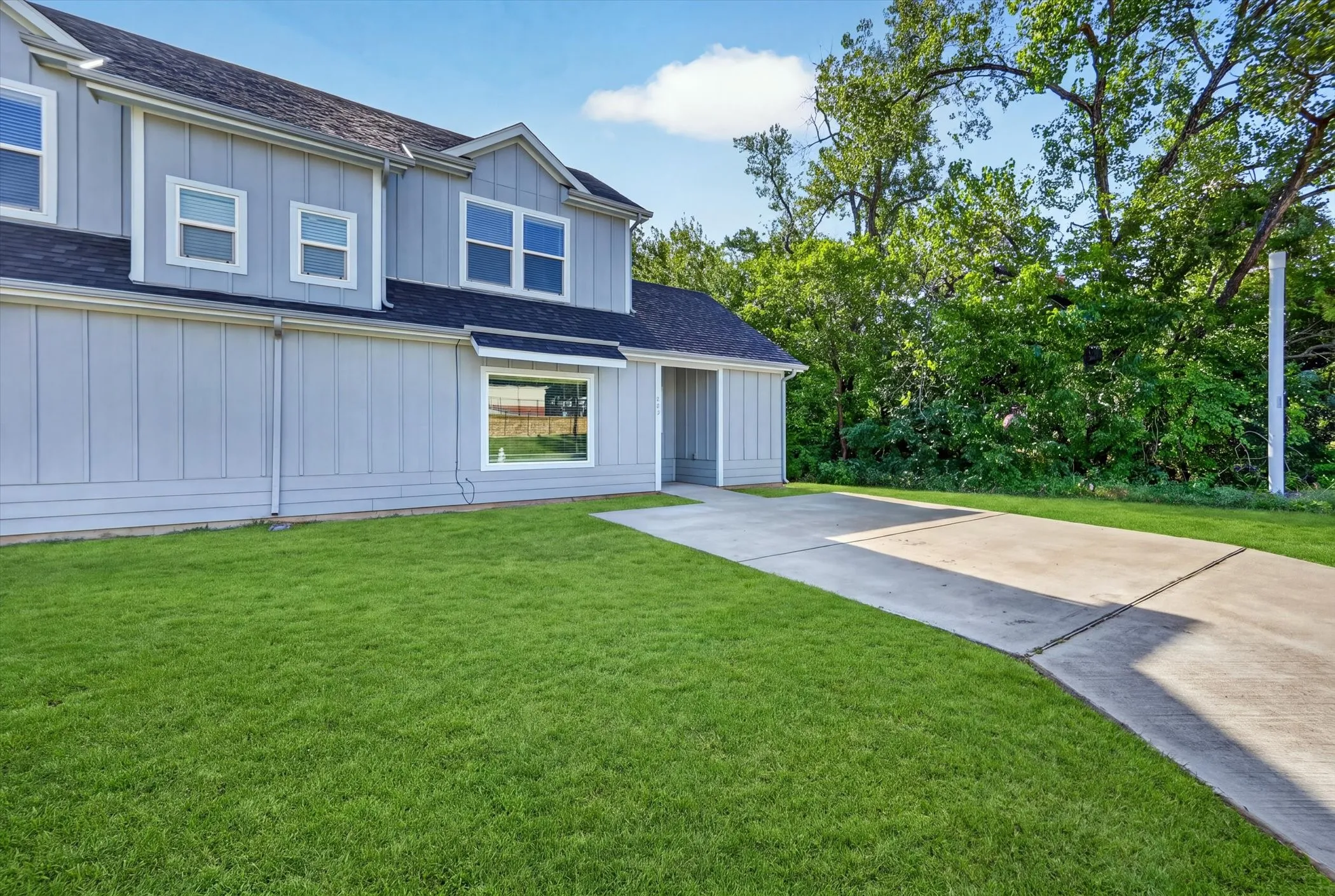 Duplex For Rent in Grayson County , 990 W 6th Avenue 992, Denison, Texas 75021, 2 Bedroom, 2 Bathroom, Garage spaces, 1,062 Sqft, built in 2022, mls#21363275, Real Estate Agent in Denison, Homes For Rent in Grayson county, Homes For Rent in Denison, Realtor in Denison Texas, Real Estate Brokerage Independent Realty Texas, Luminita Cordes Realtor