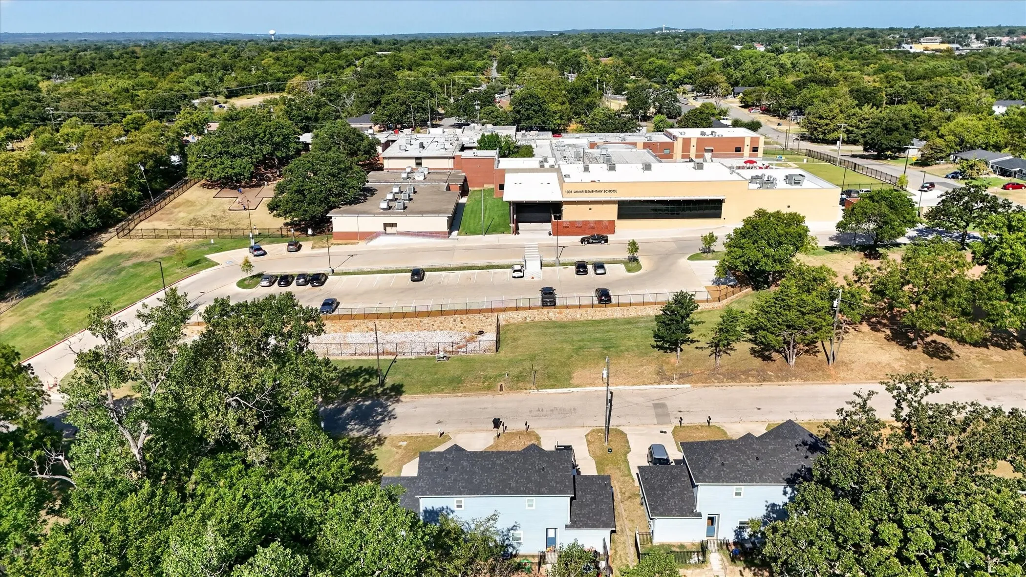 Duplex For Rent in Grayson County , 990 W 6th Avenue 992, Denison, Texas 75021, 2 Bedroom, 2 Bathroom, Garage spaces, 1,062 Sqft, built in 2022, mls#21363275, Real Estate Agent in Denison, Homes For Rent in Grayson county, Homes For Rent in Denison, Realtor in Denison Texas, Real Estate Brokerage Independent Realty Texas, Luminita Cordes Realtor