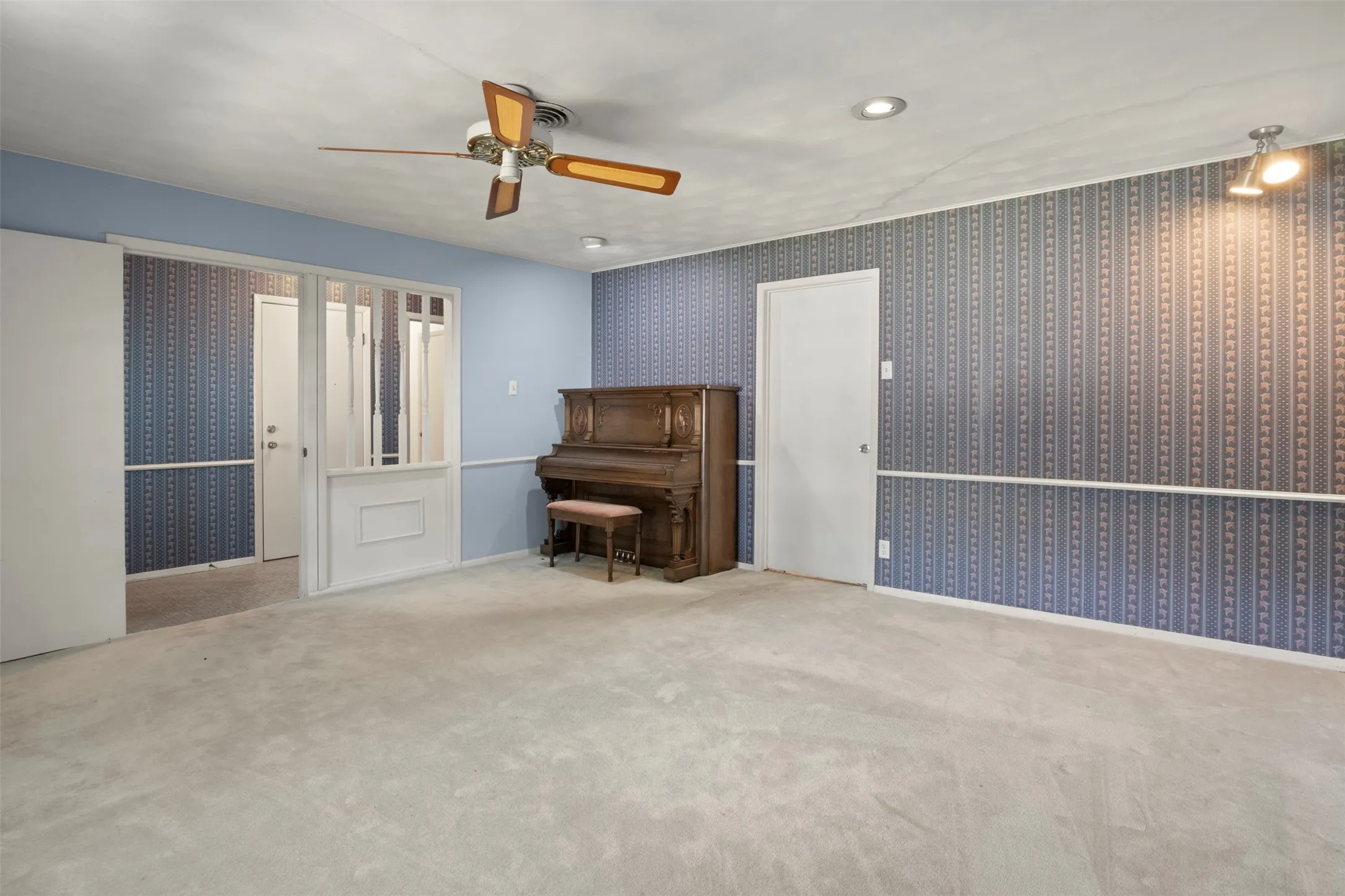 Single Family Residence For Sale in Dallas County , 10636 Chesterton Drive, Dallas, Texas 75238, 3 Bedroom, 2 Bathroom, 2 Garage spaces, 1,829 Sqft, built in 1960, mls#21363072, Real Estate Agent in Dallas, Homes For Sale in Dallas county, Homes For Sale in Dallas, Realtor in Dallas Texas, Real Estate Brokerage Independent Realty Texas, Luminita Cordes Realtor